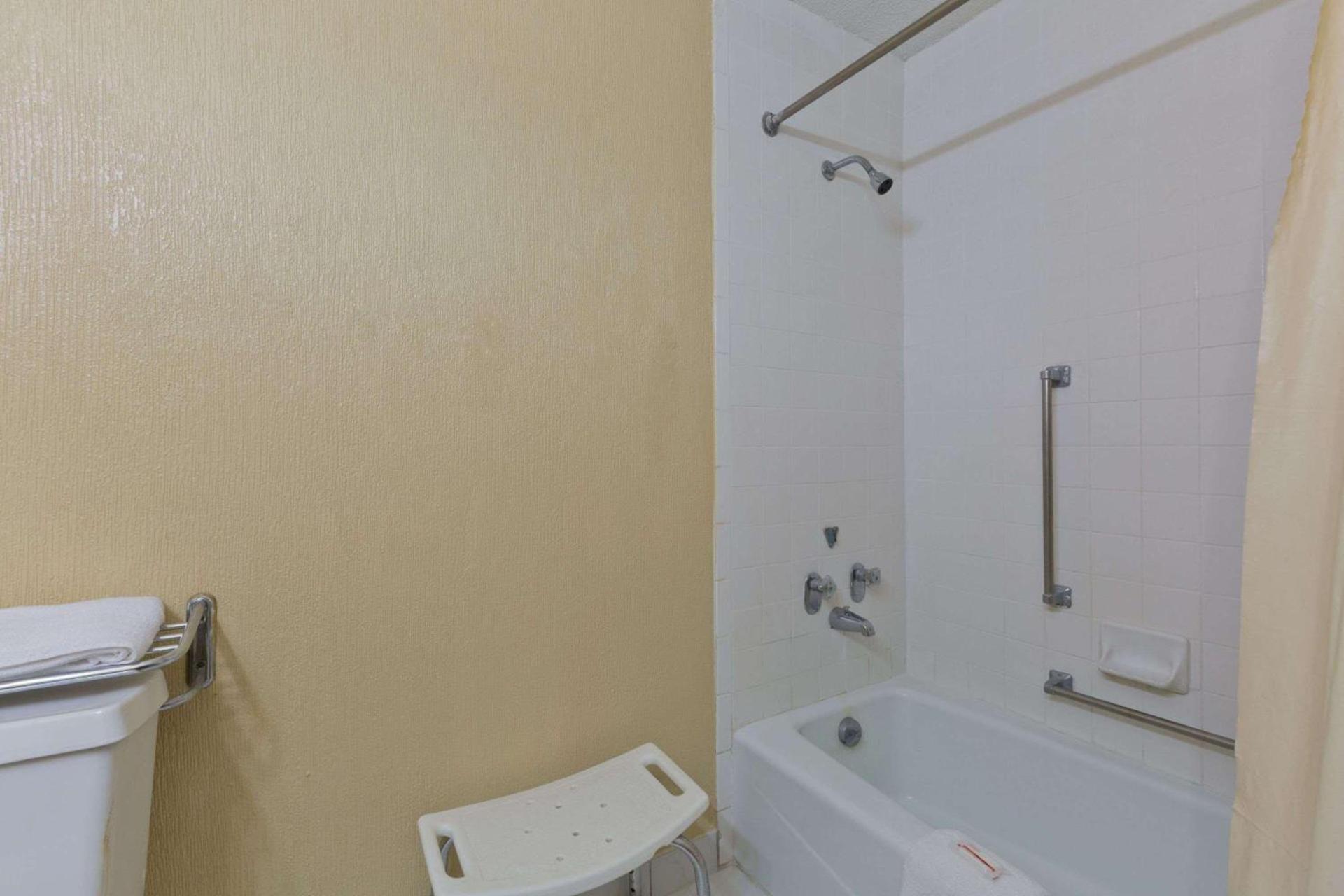 Knights Inn Brenham photo 4