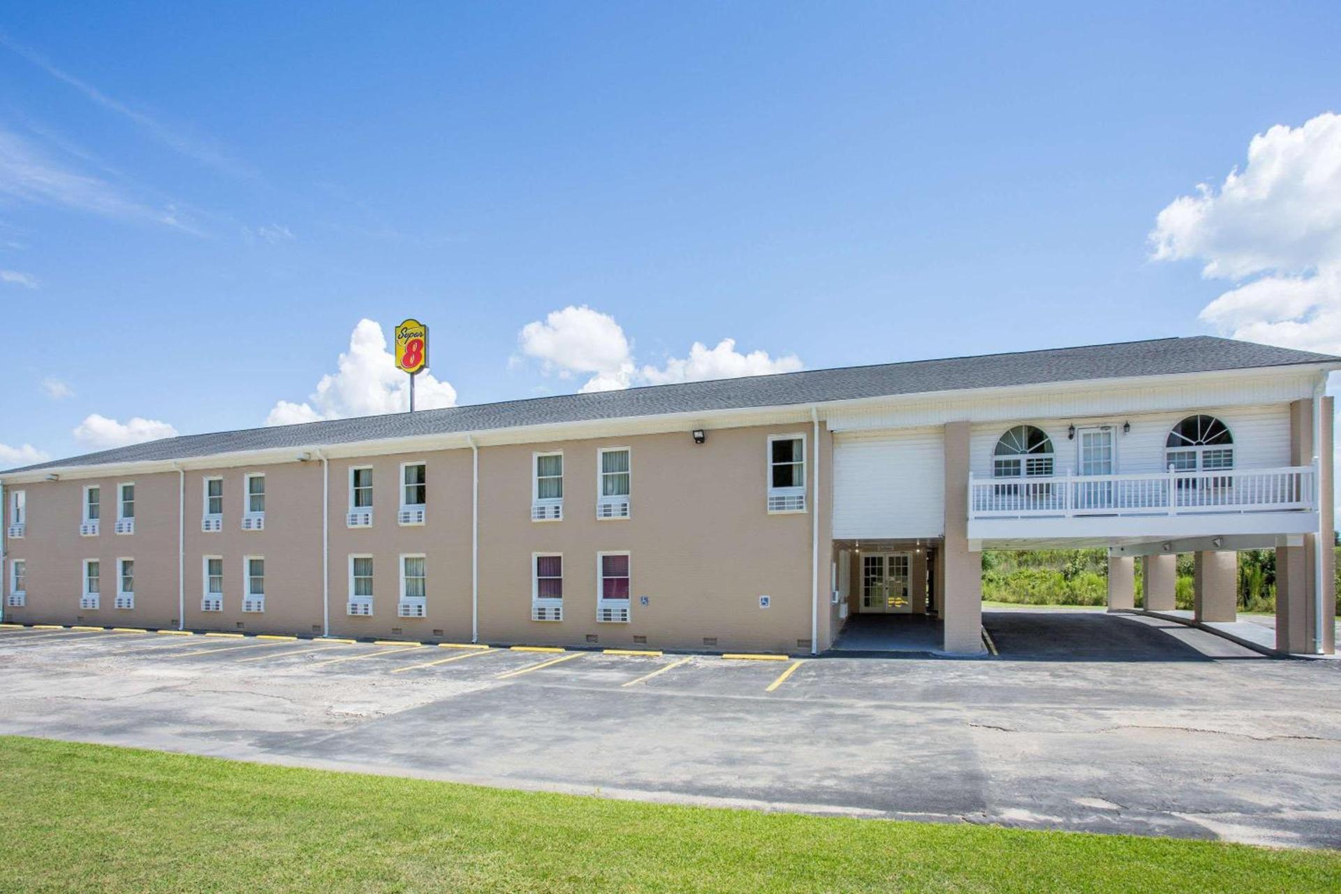 Super 8 by Wyndham Manning — hotel in Manning
