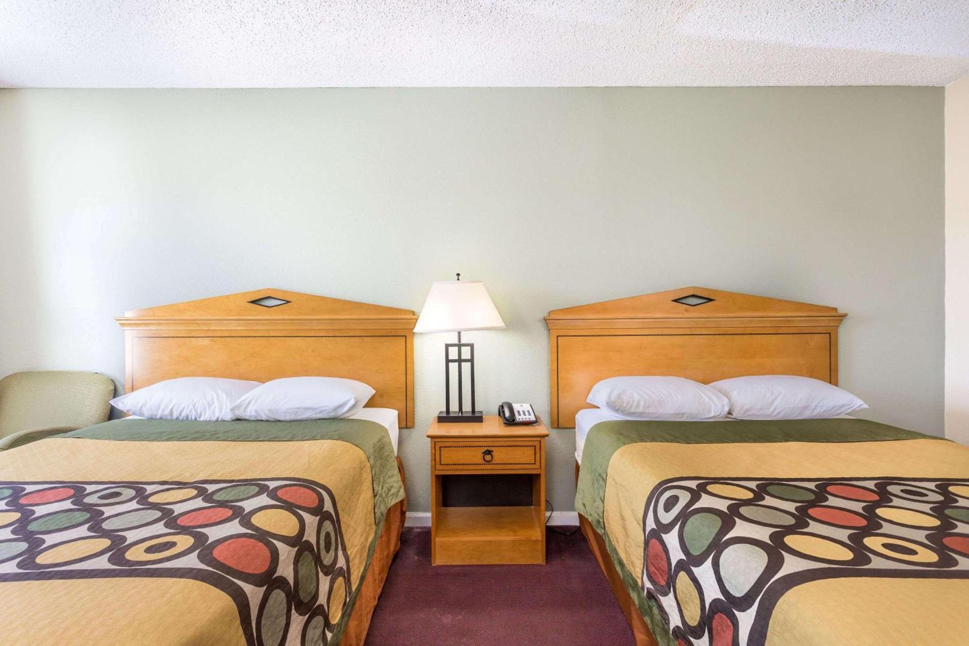 Super 8 by Wyndham Manning photo 10