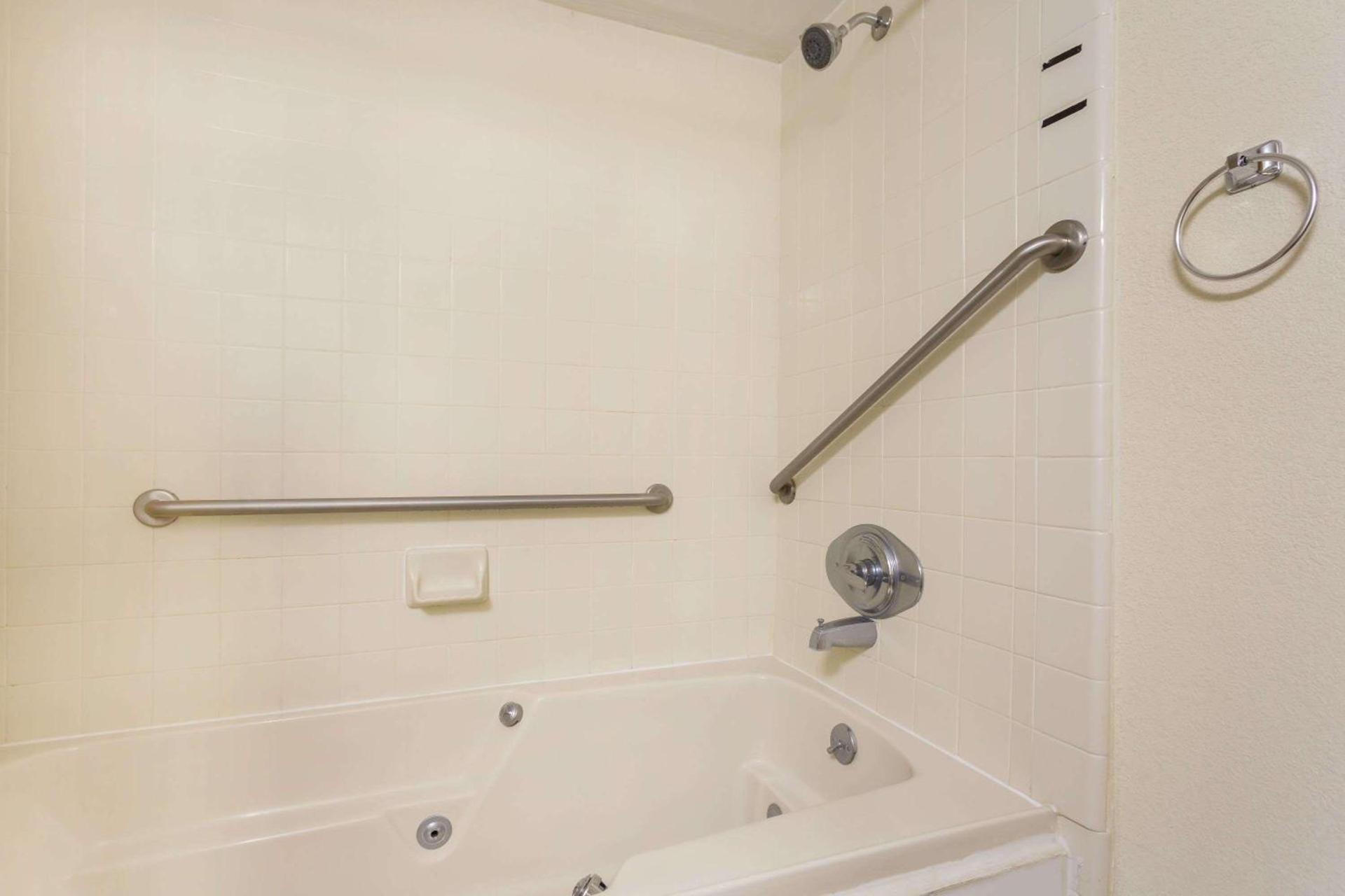 Howard Johnson by Wyndham Williamsburg photo 15