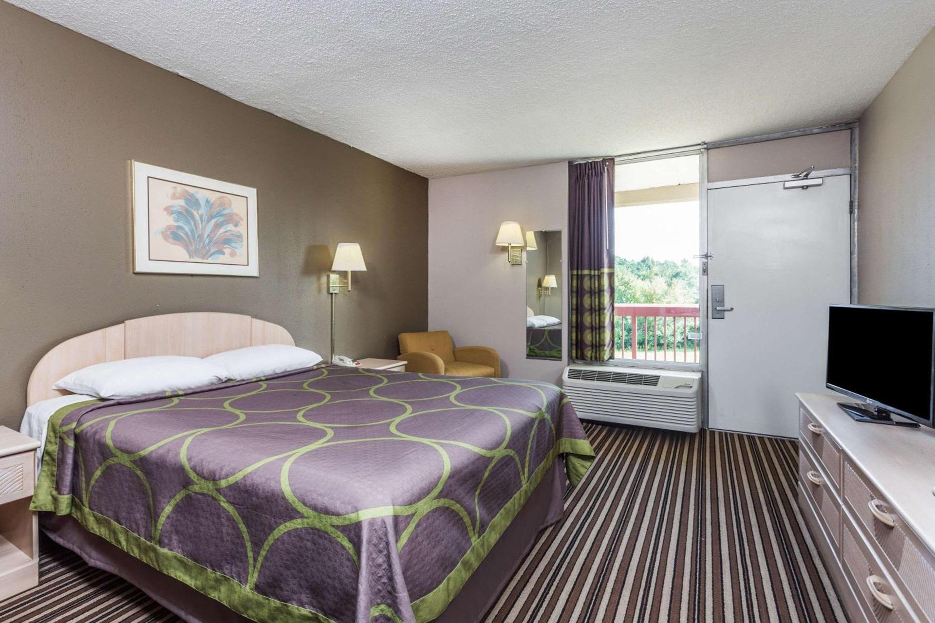 Super 8 by Wyndham Commerce photo 10