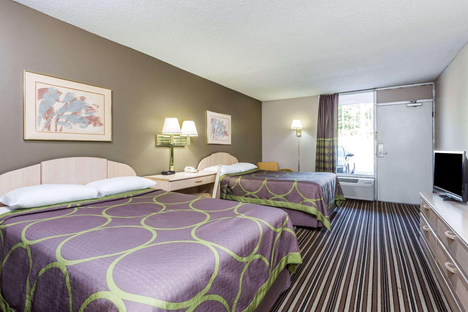 Super 8 by Wyndham Commerce photo 8