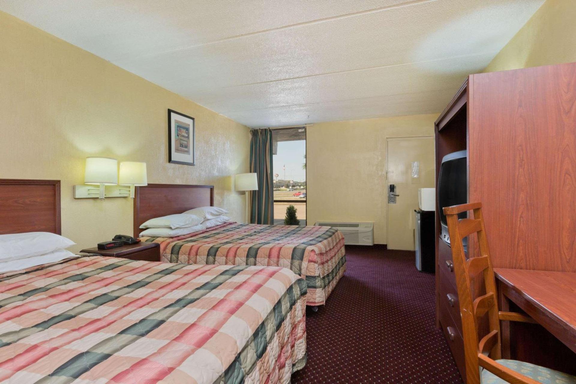 Knights Inn Brenham photo 5