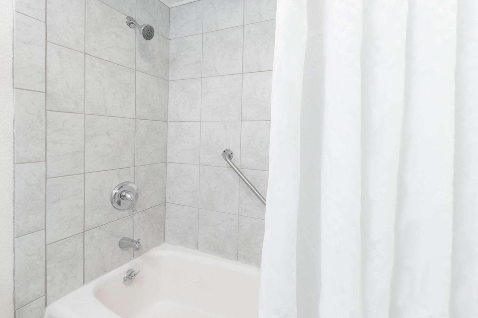 Travelodge by Wyndham Shreveport LA photo 7