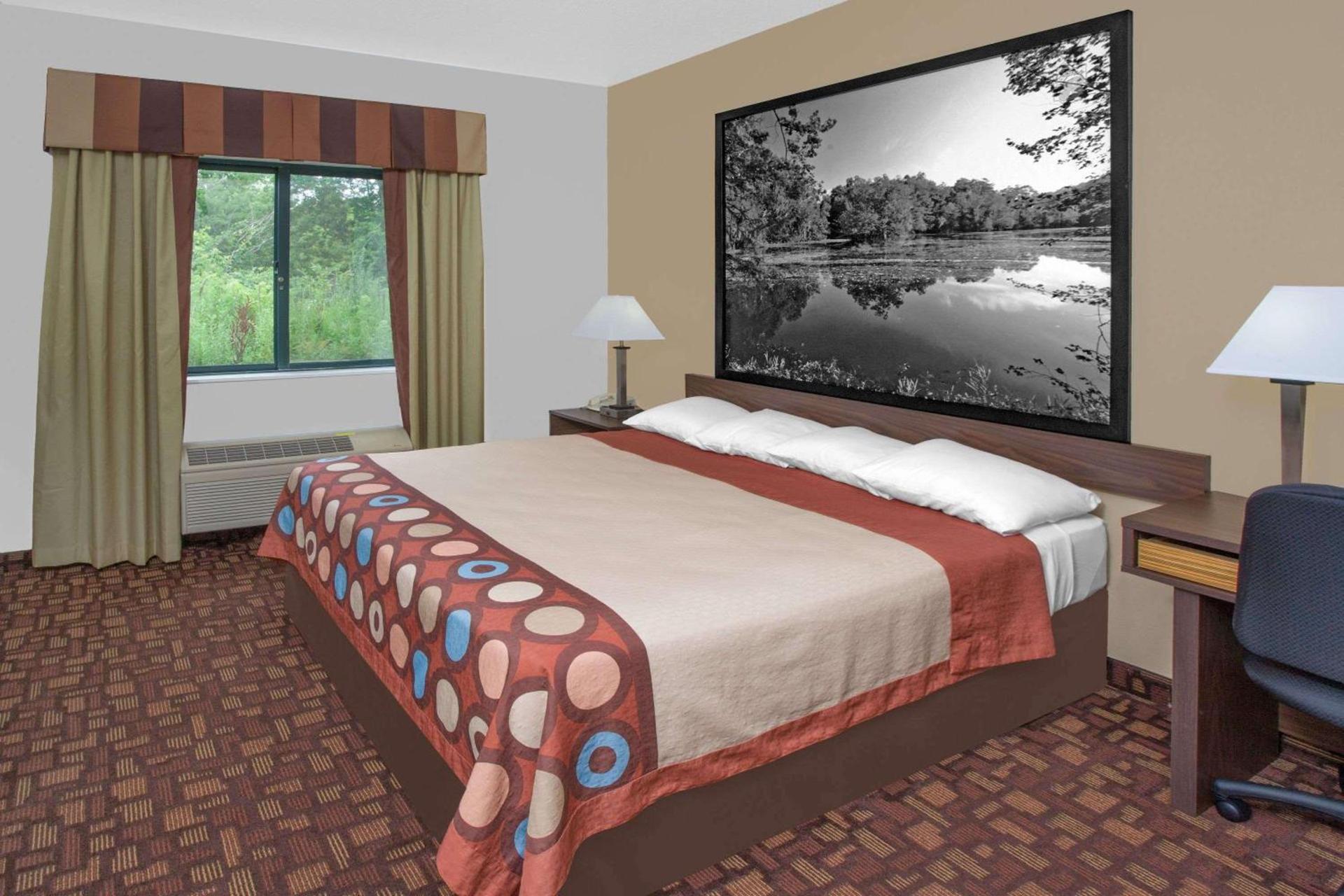 Super 8 by Wyndham Three Rivers photo 9