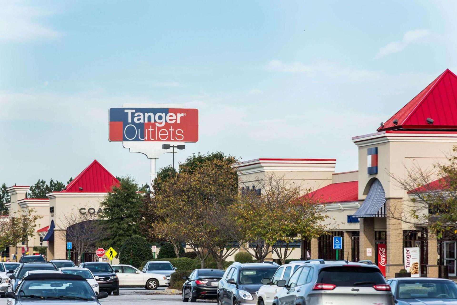 Super 8 by Wyndham Commerce photo 4
