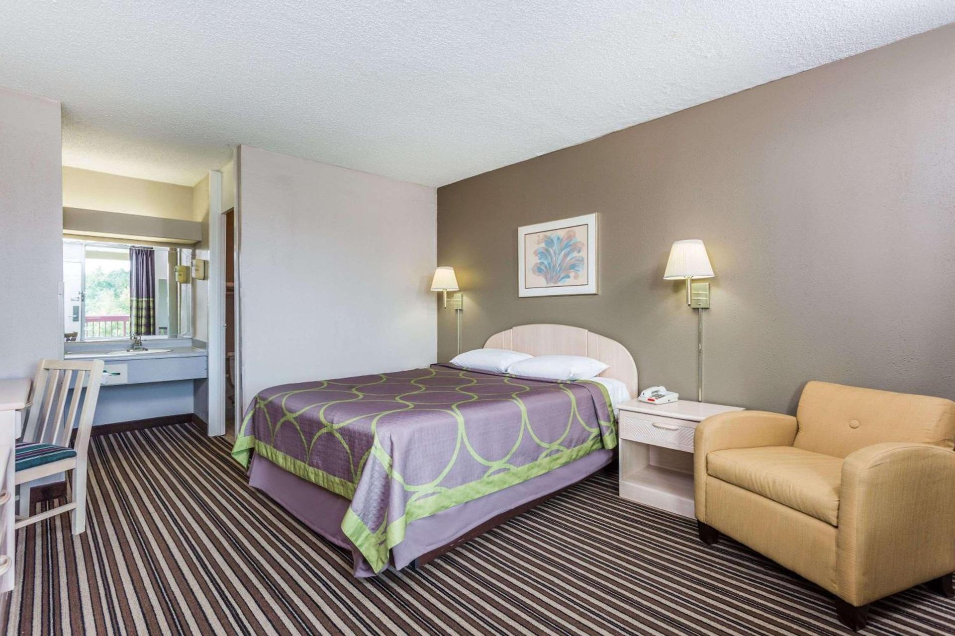 Super 8 by Wyndham Commerce photo 6
