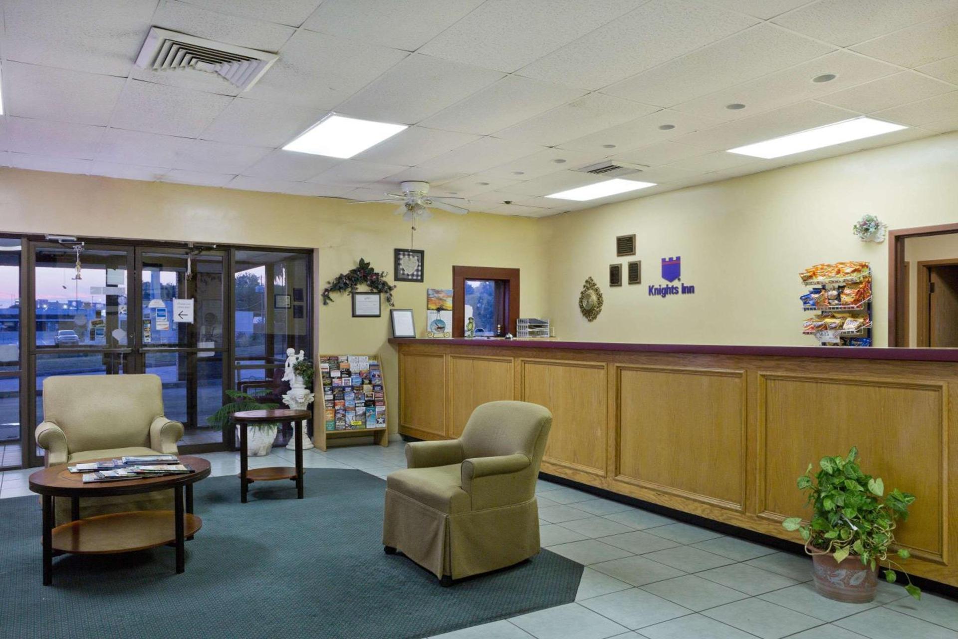 Knights Inn Brenham photo 13