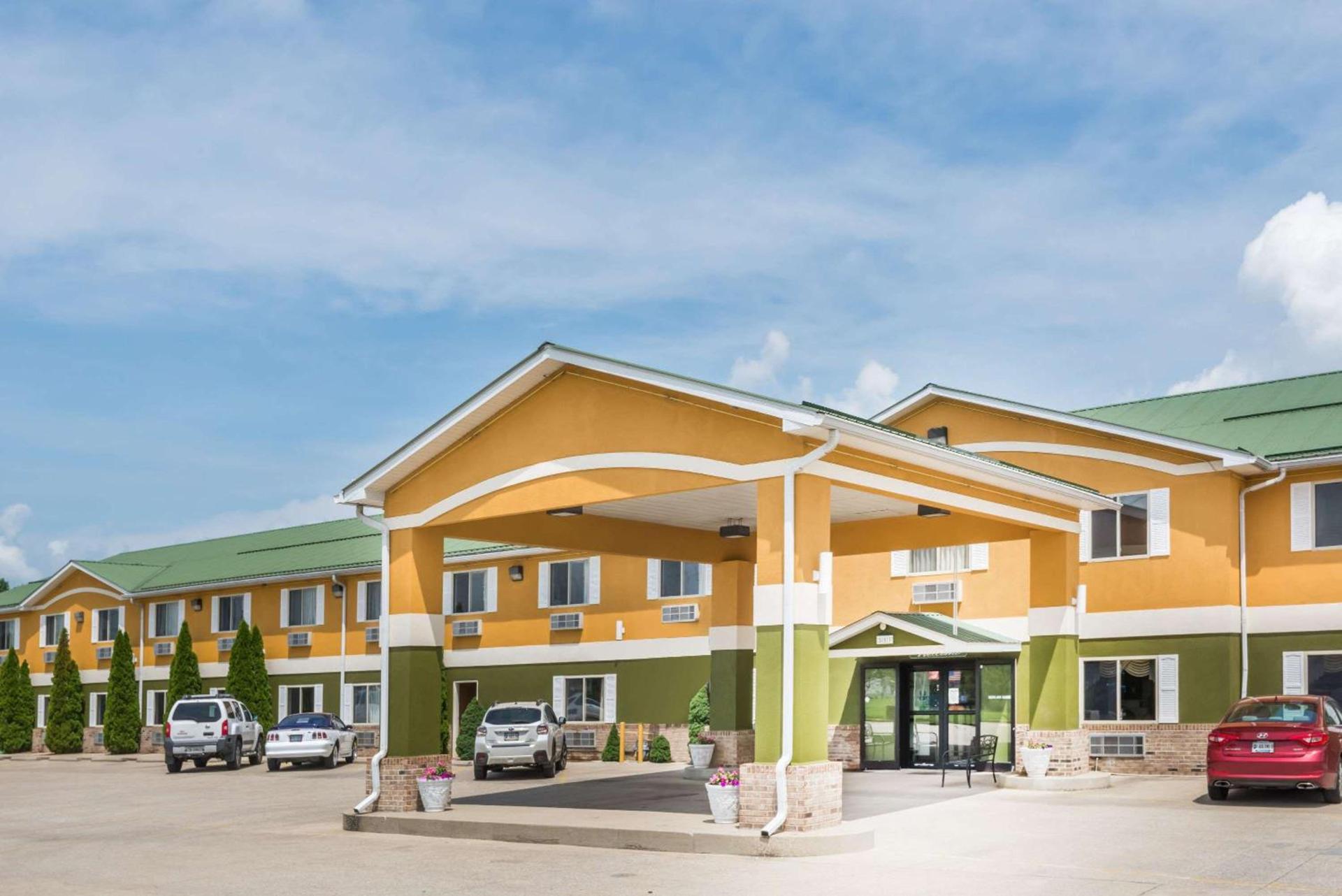 Super 8 by Wyndham Bedford — hotel in Bedford