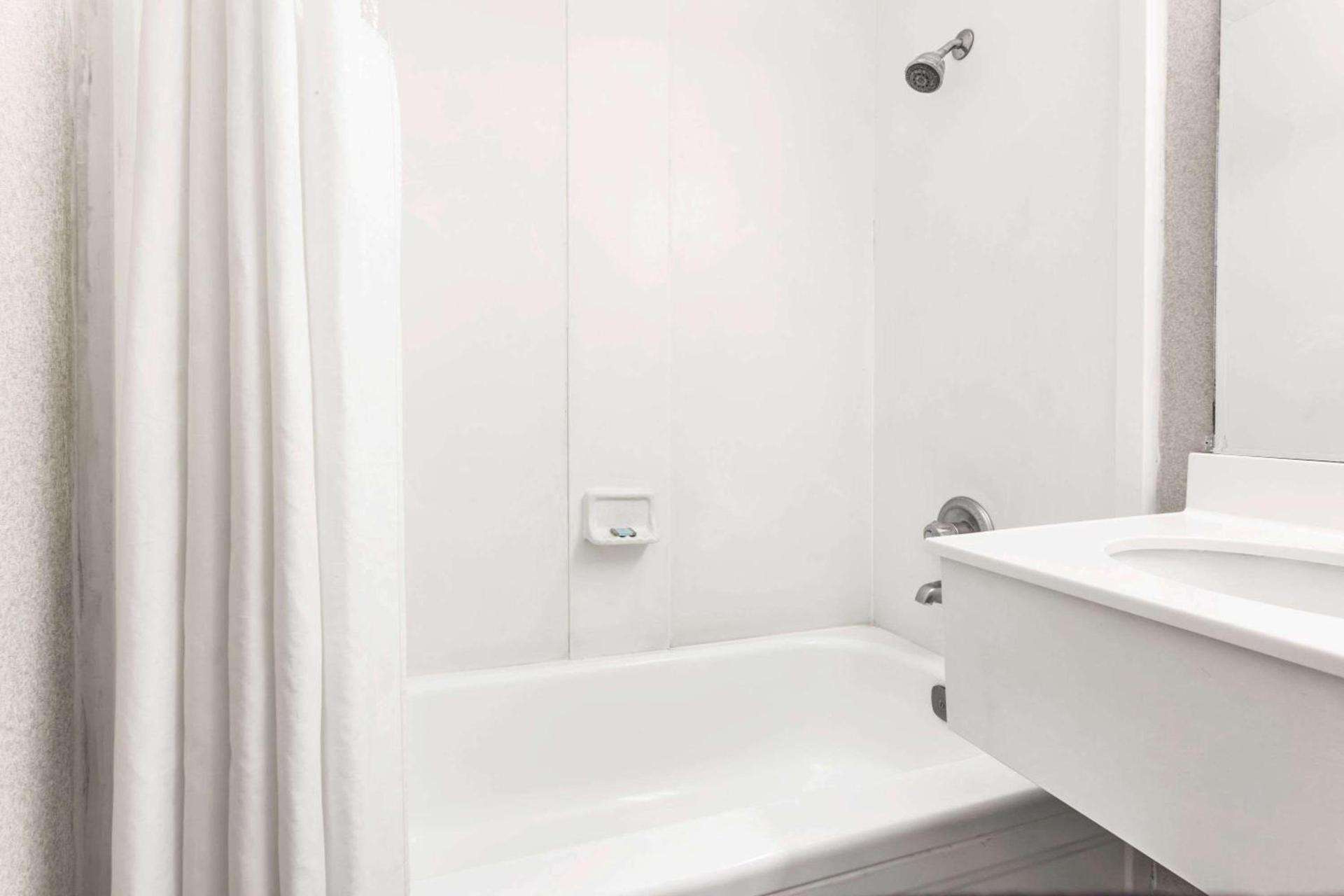 Travelodge by Wyndham La Grande photo 14