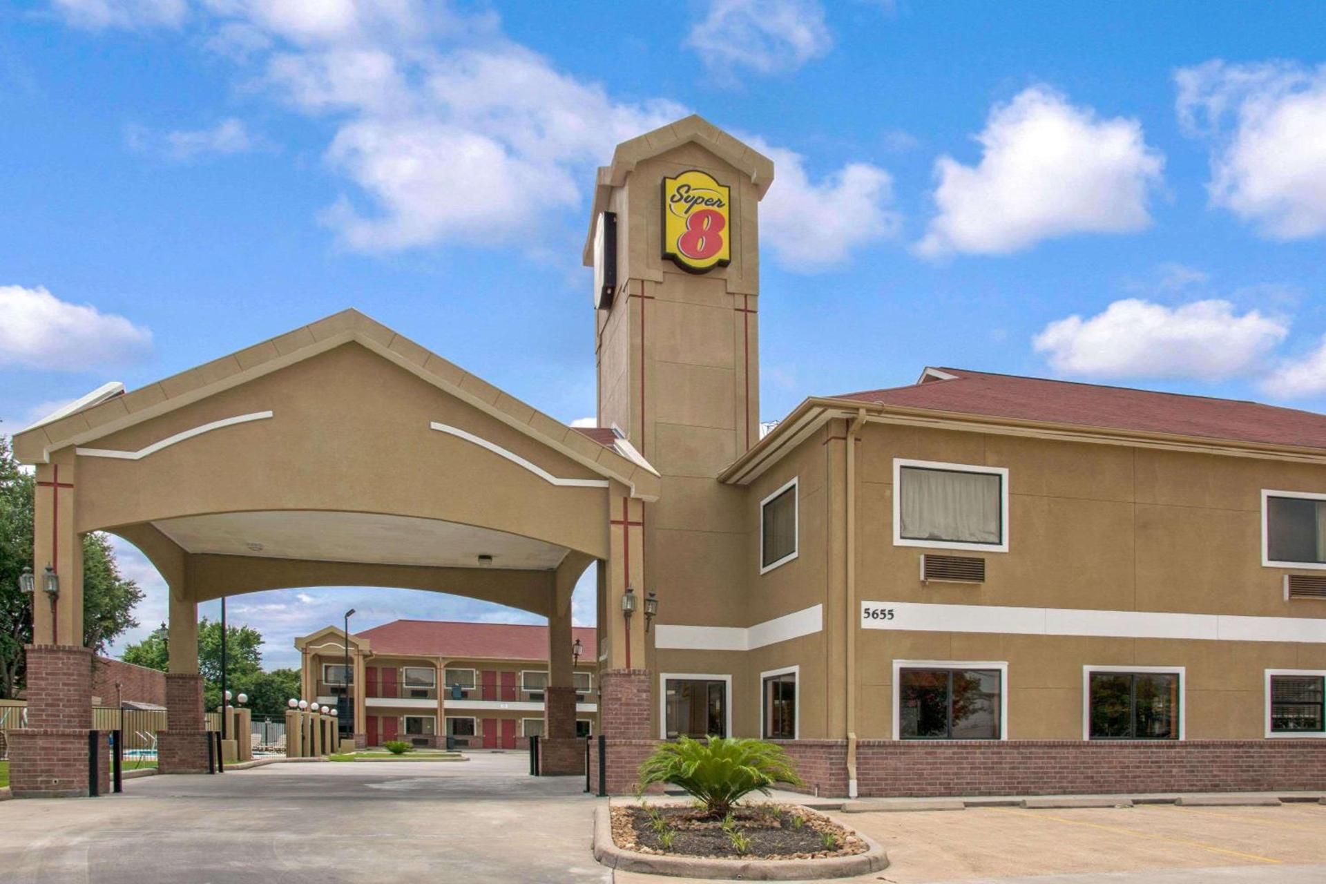 Super 8 by Wyndham Houston/Brookhollow NW photo 1