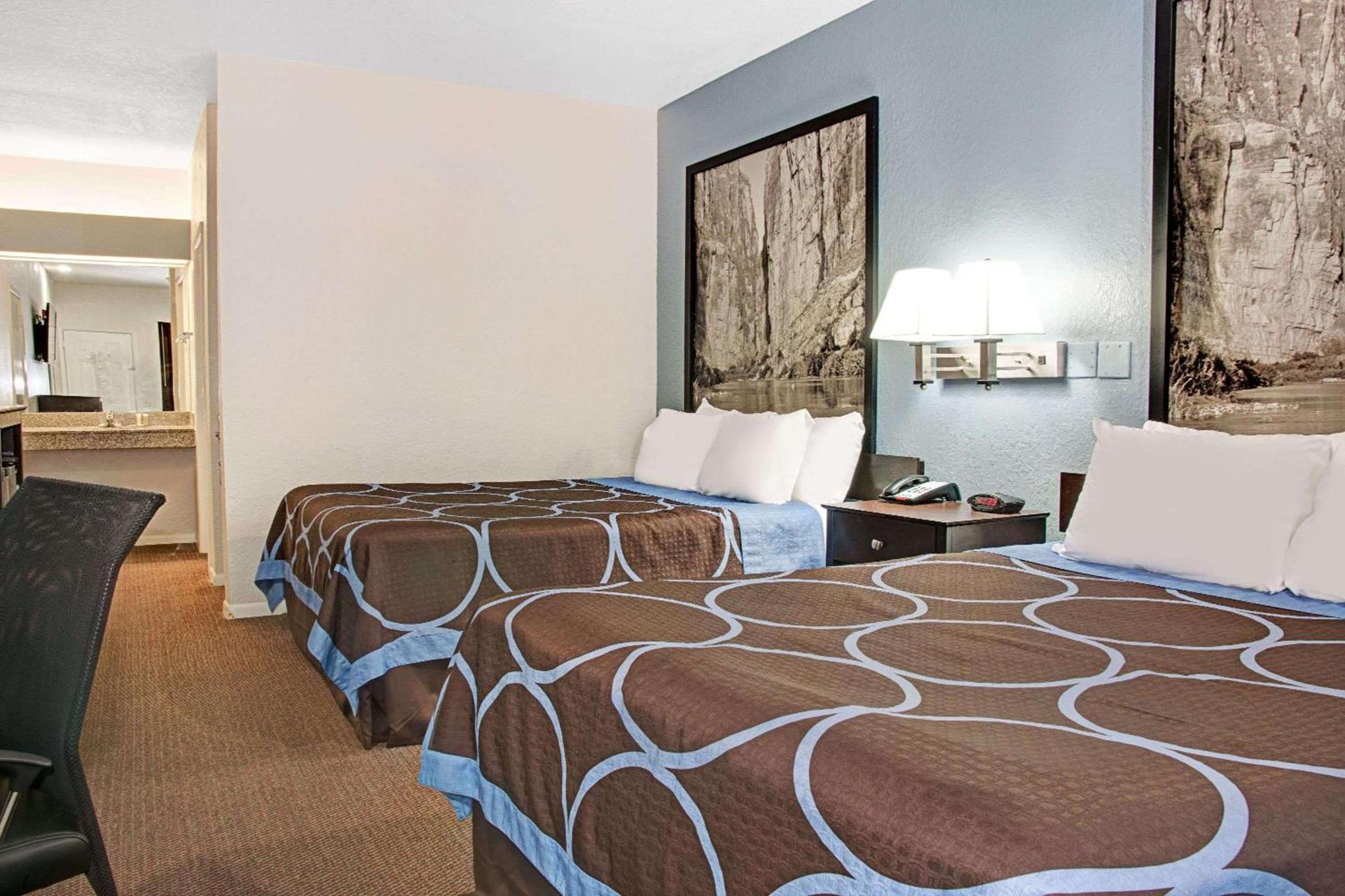 Super 8 by Wyndham Houston/Brookhollow NW photo 11