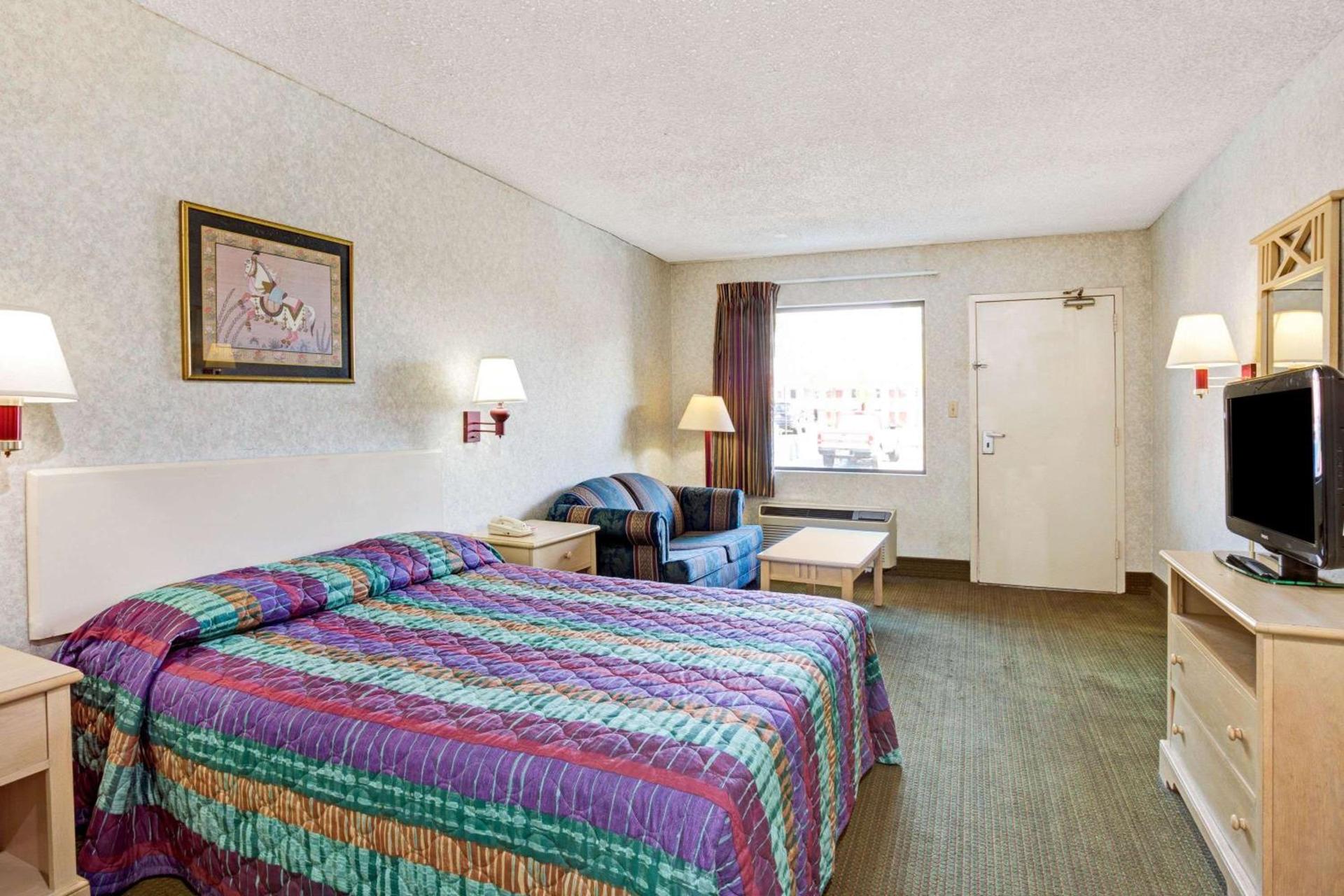 Super 8 by Wyndham Fredericksburg photo 16