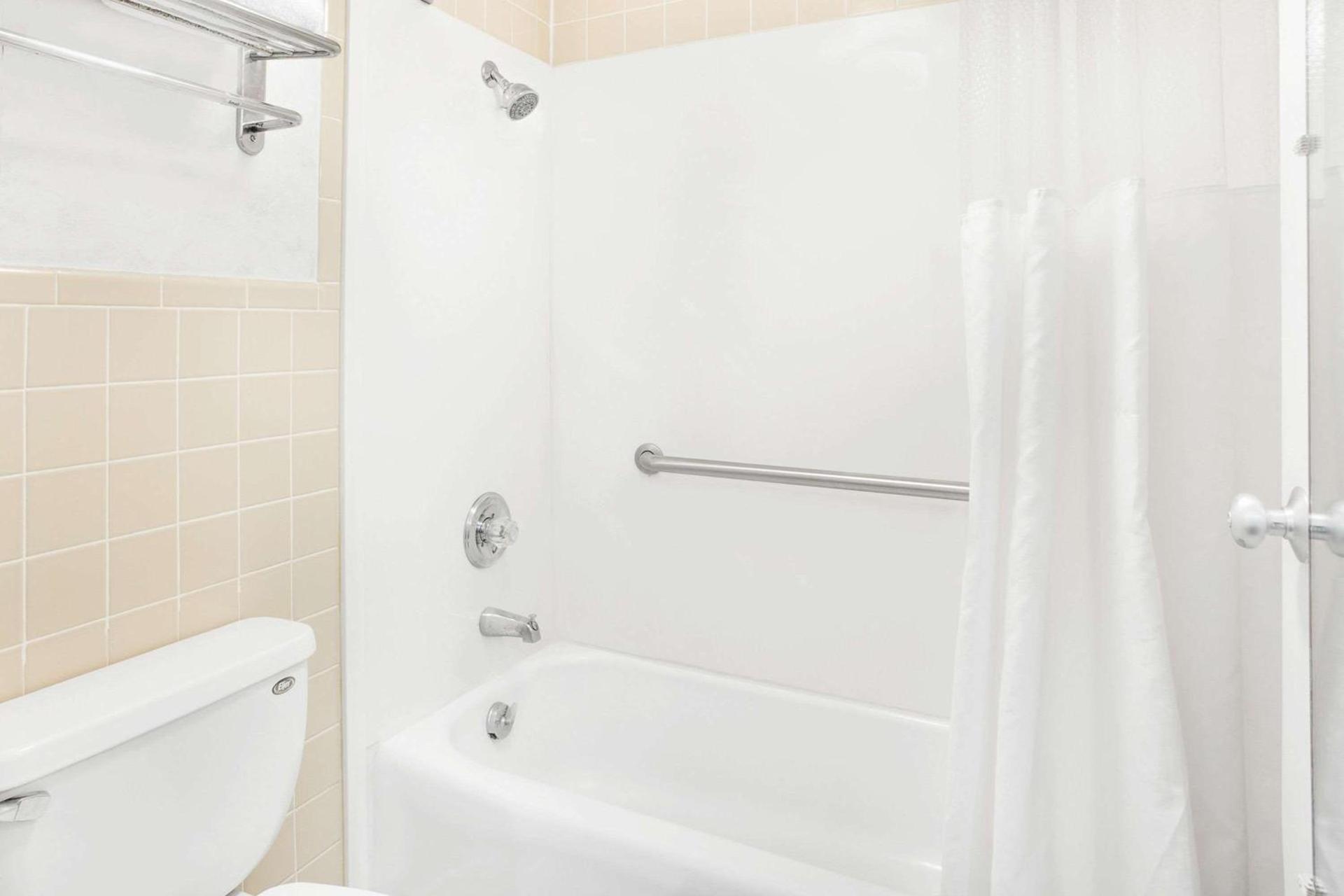 Howard Johnson by Wyndham Staunton photo 18
