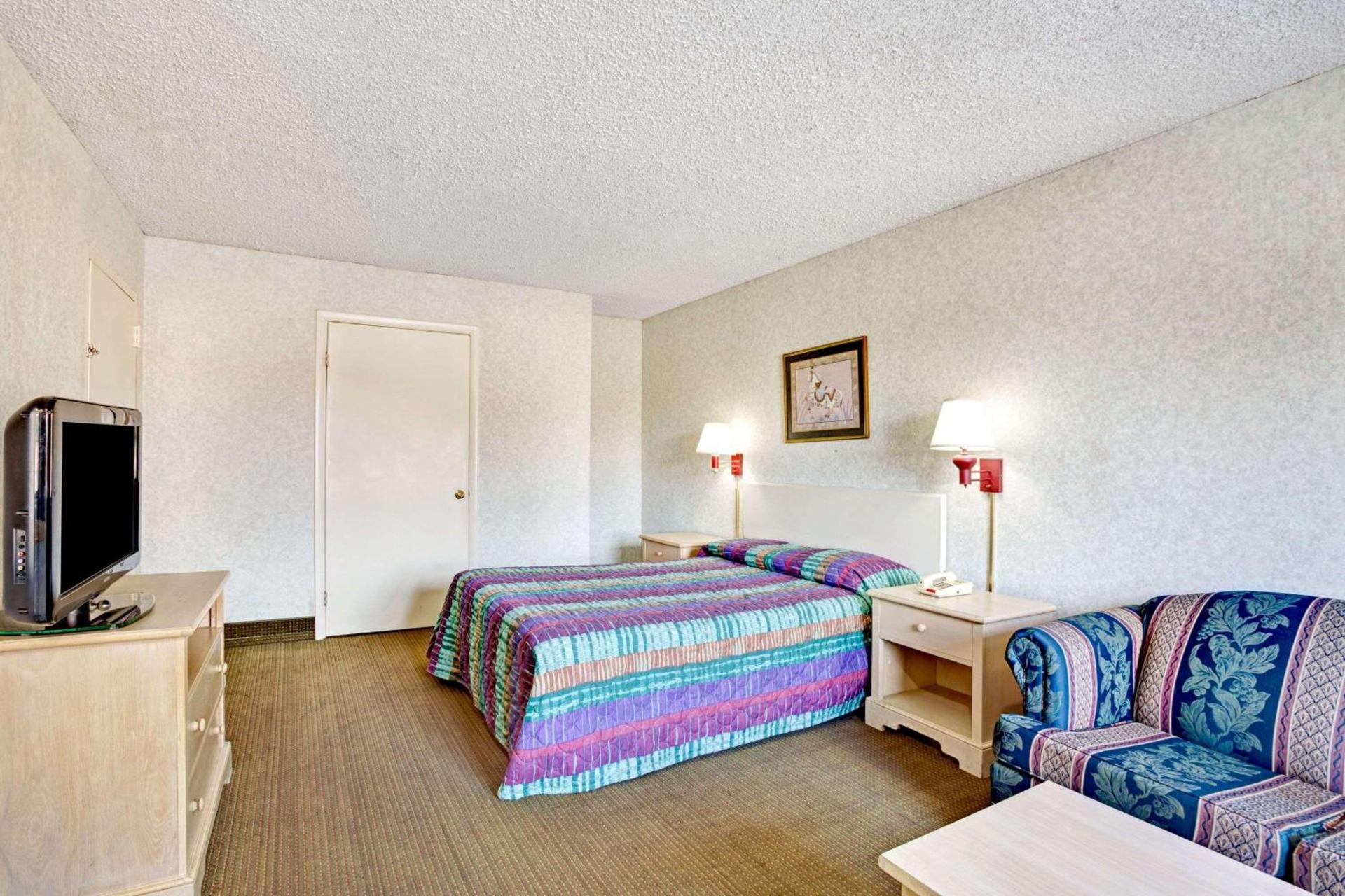 Super 8 by Wyndham Fredericksburg photo 20