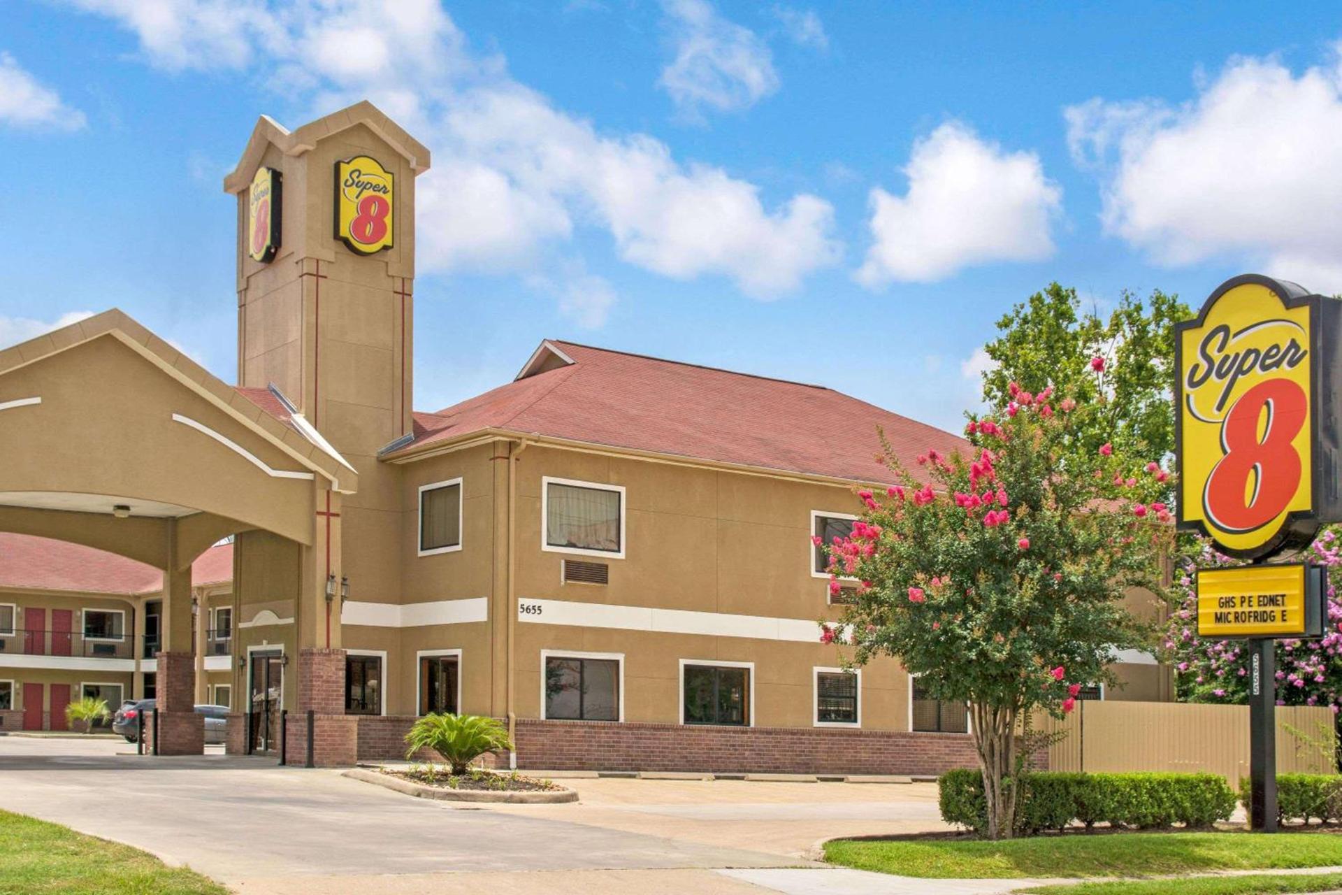 Super 8 by Wyndham Houston/Brookhollow NW photo 2