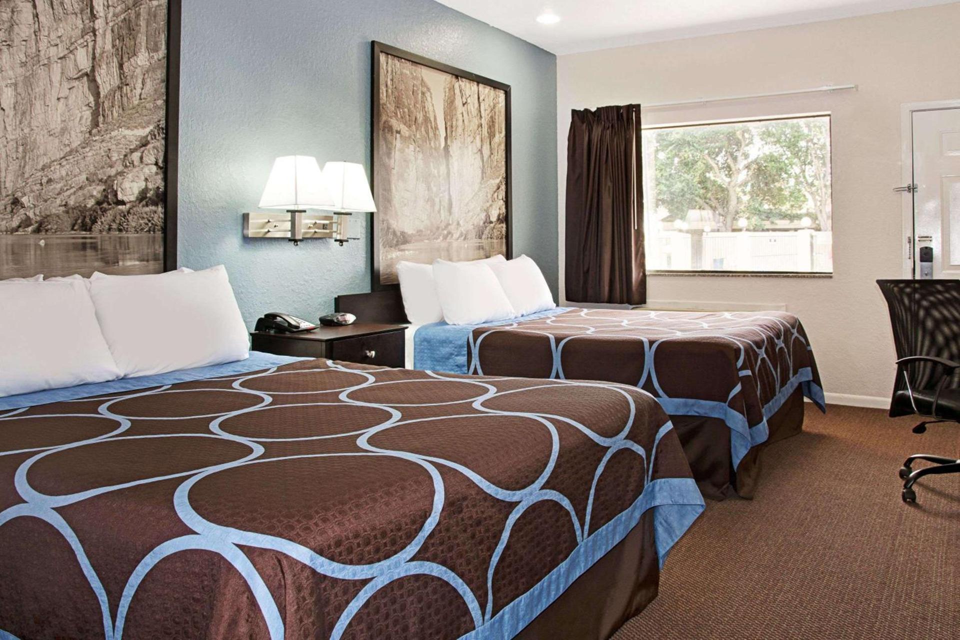 Super 8 by Wyndham Houston/Brookhollow NW photo 12