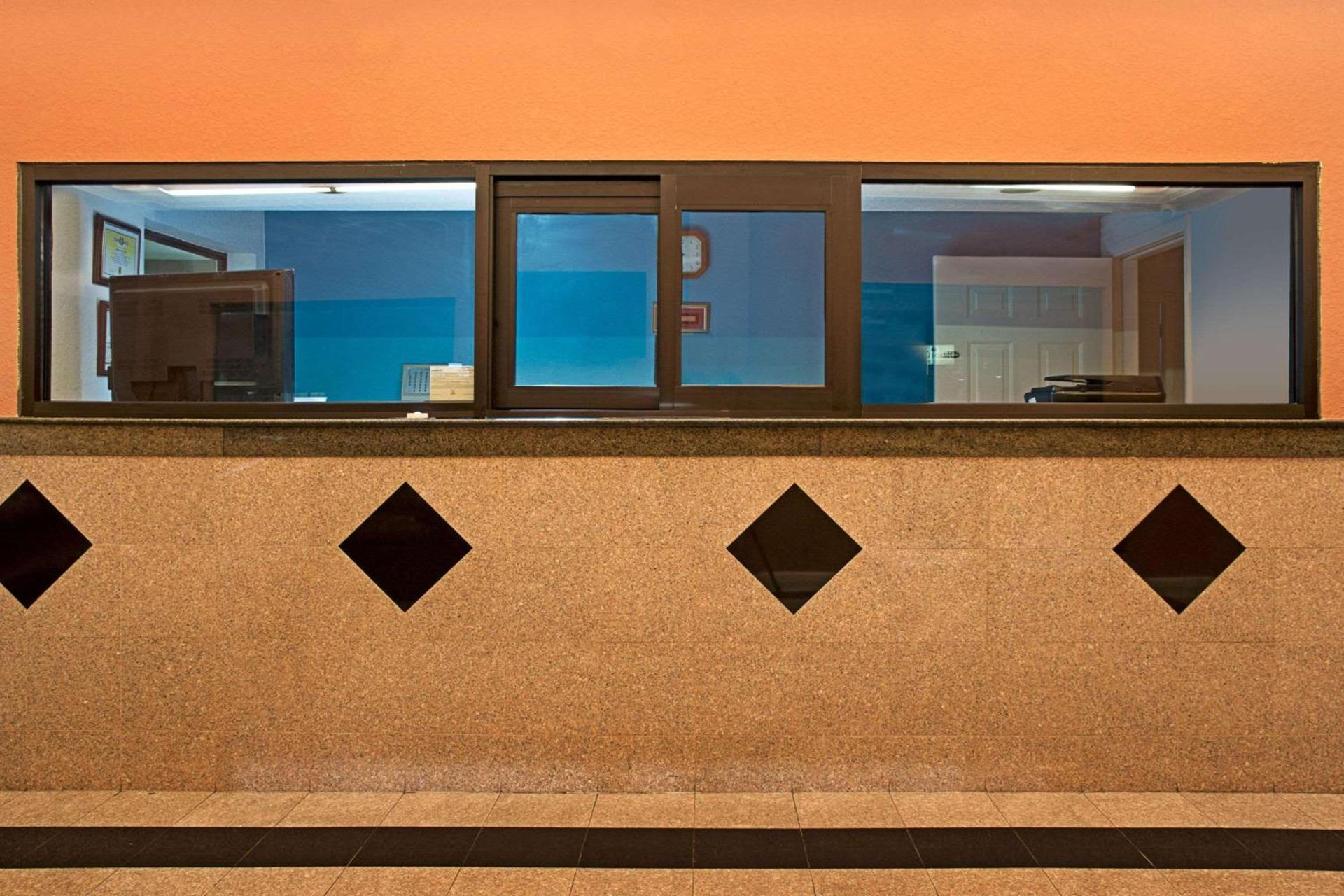Super 8 by Wyndham Houston/Brookhollow NW photo 4