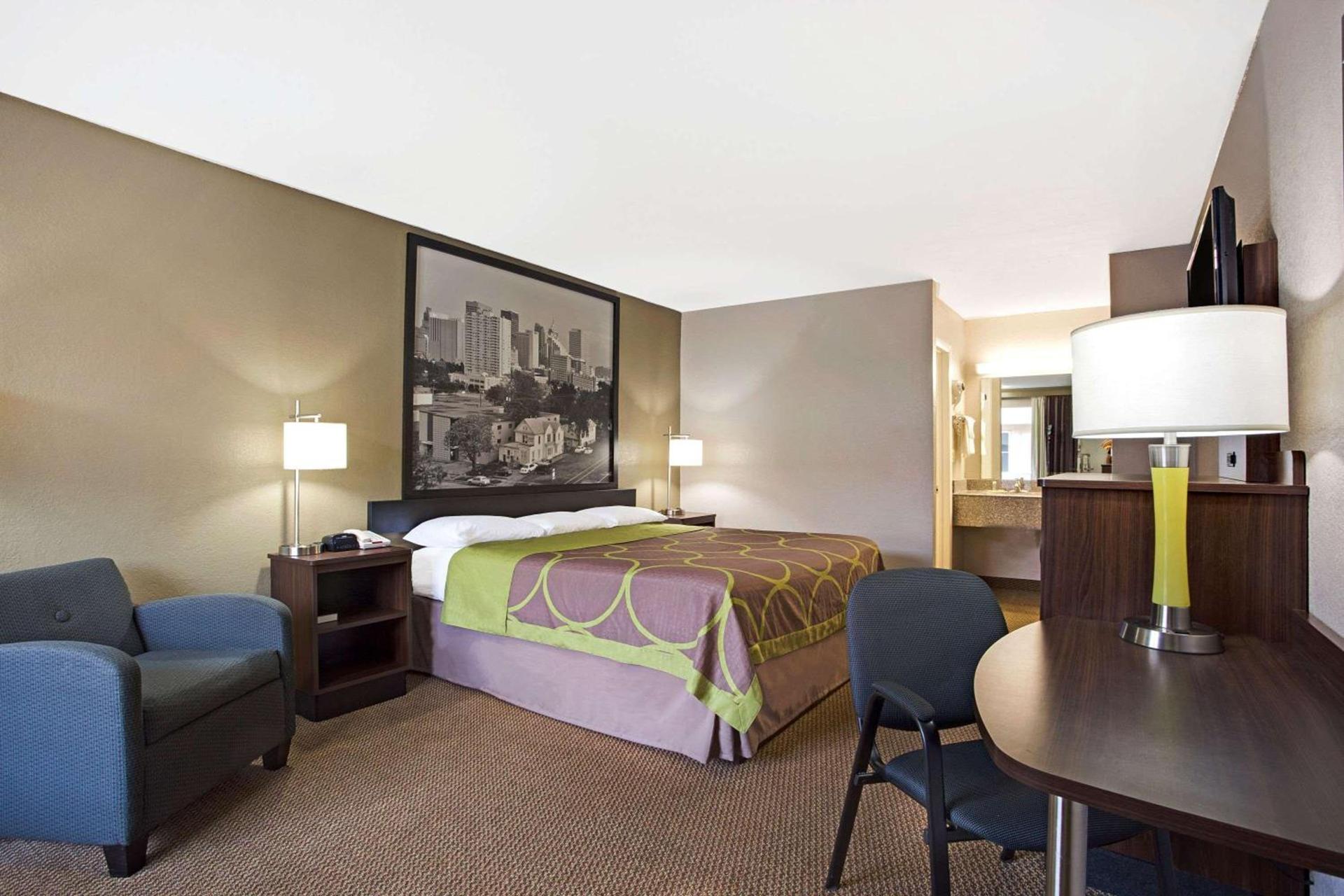 Super 8 by Wyndham Oklahoma/Frontier City photo 11