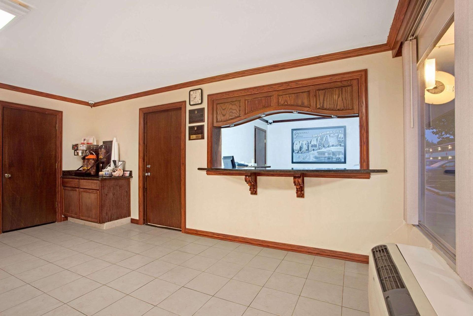 Super 8 by Wyndham Oklahoma/Frontier City photo 5
