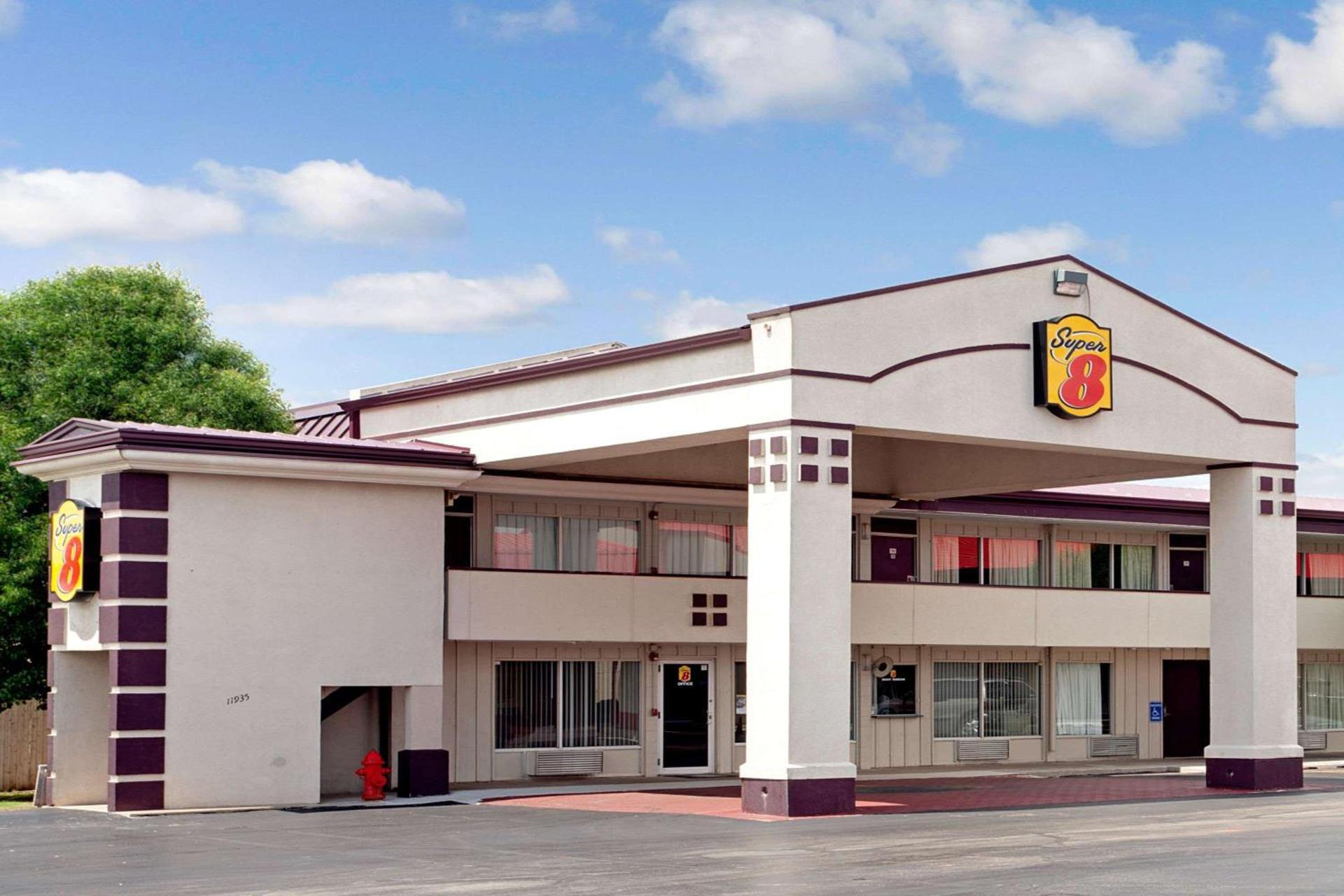 Super 8 by Wyndham Oklahoma/Frontier City — hotel in Edmond