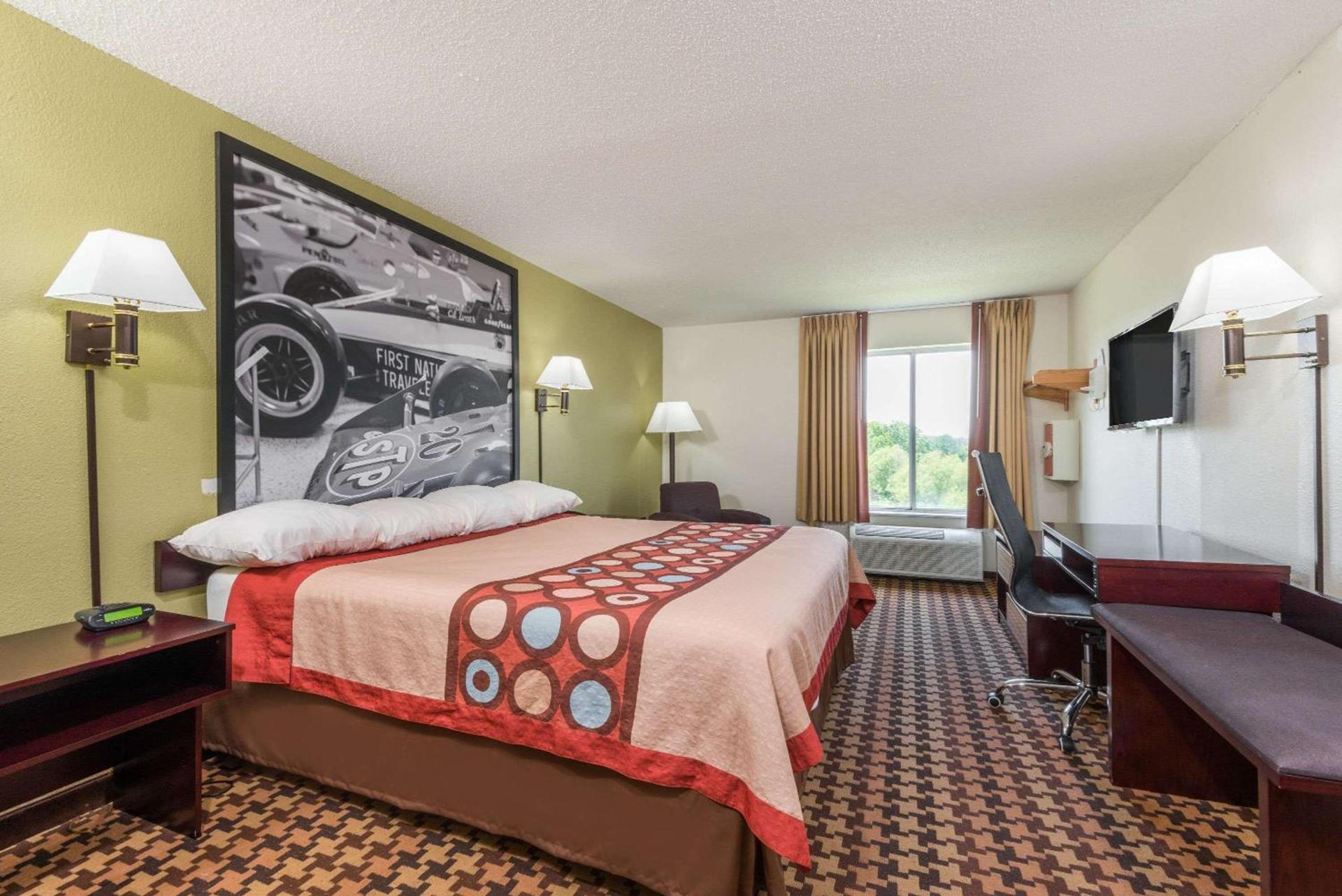 Super 8 by Wyndham Cloverdale IN photo 9