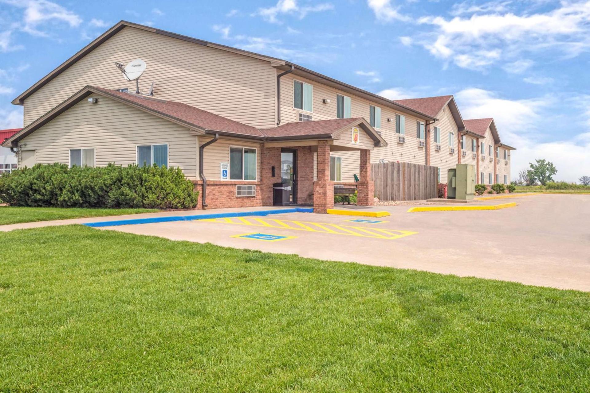 Super 8 by Wyndham Nebraska City photo 1