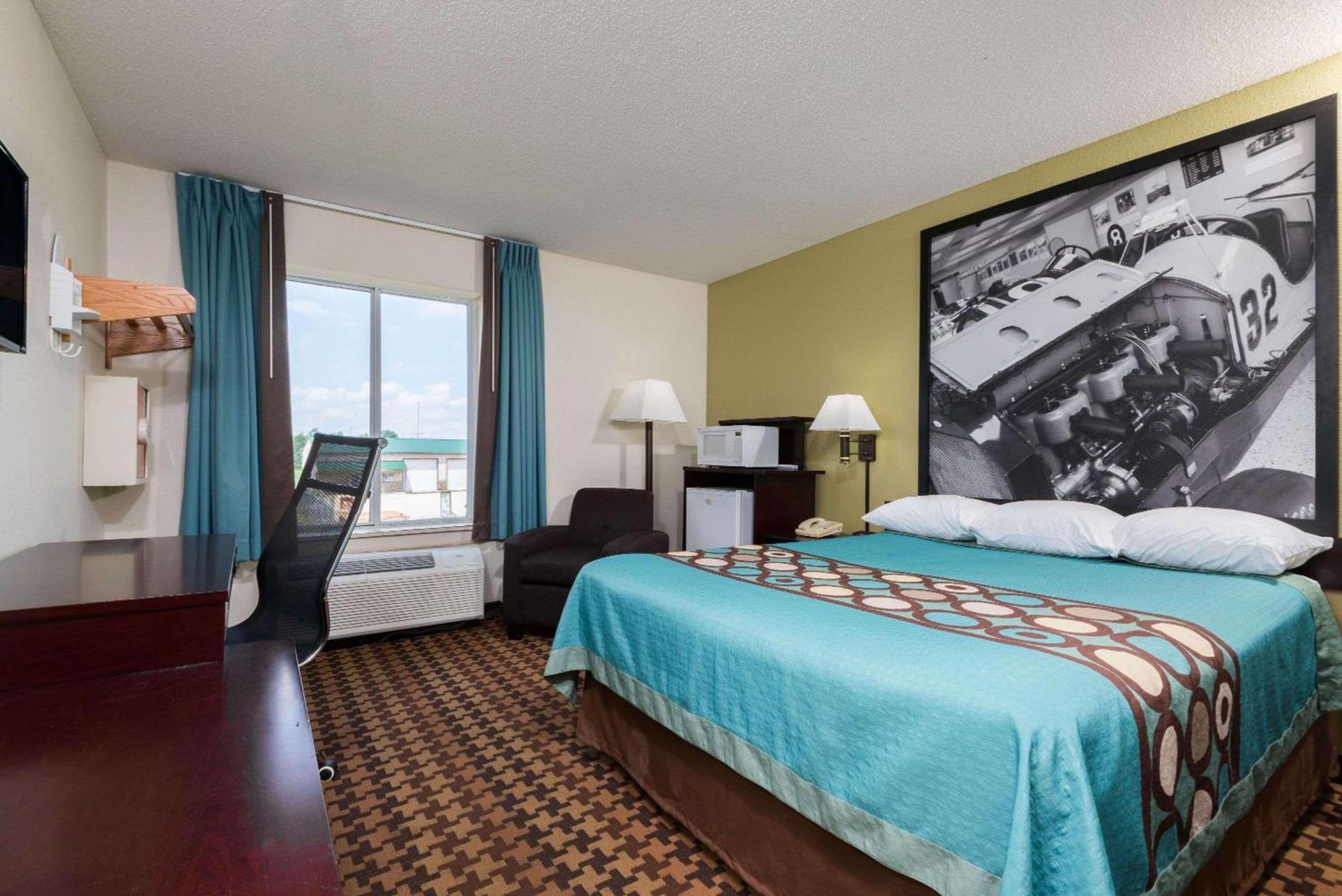 Super 8 by Wyndham Cloverdale IN photo 8