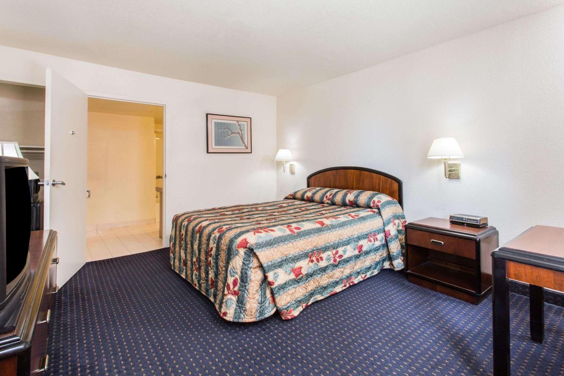 Knights Inn Virginia Beach Lynnhaven photo 3
