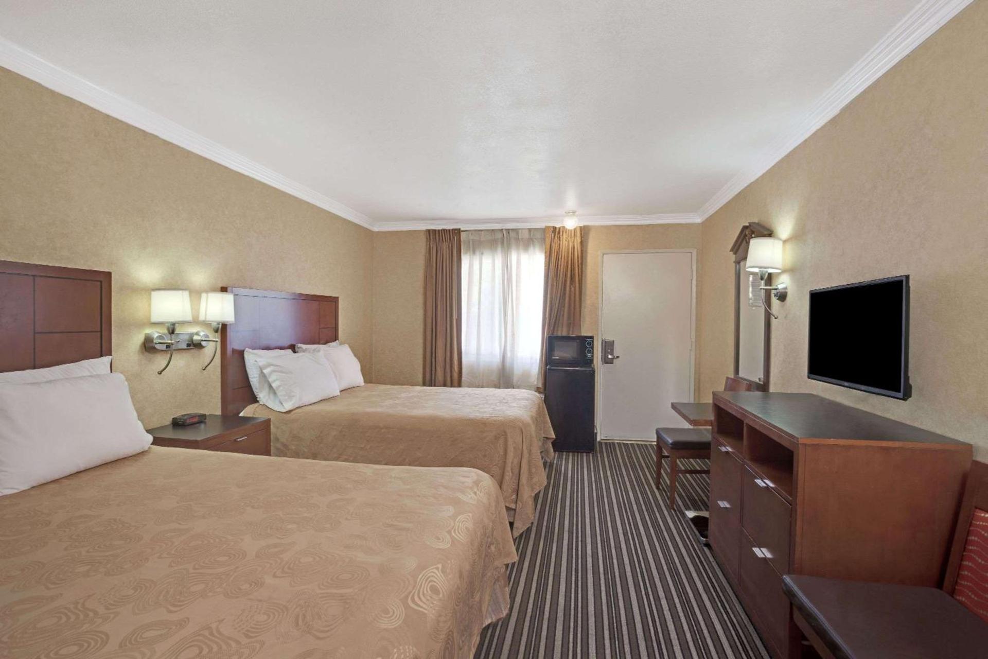 Buena Park Inn photo 13
