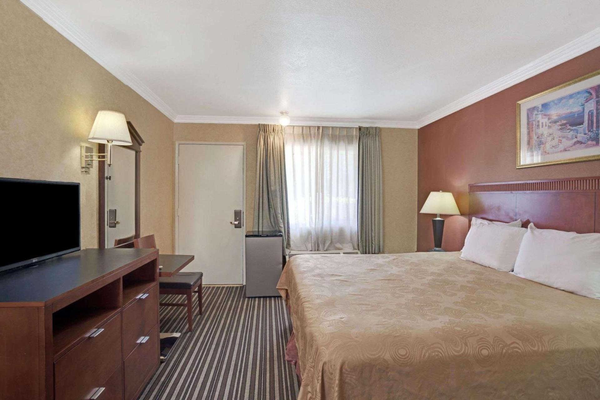 Buena Park Inn photo 11