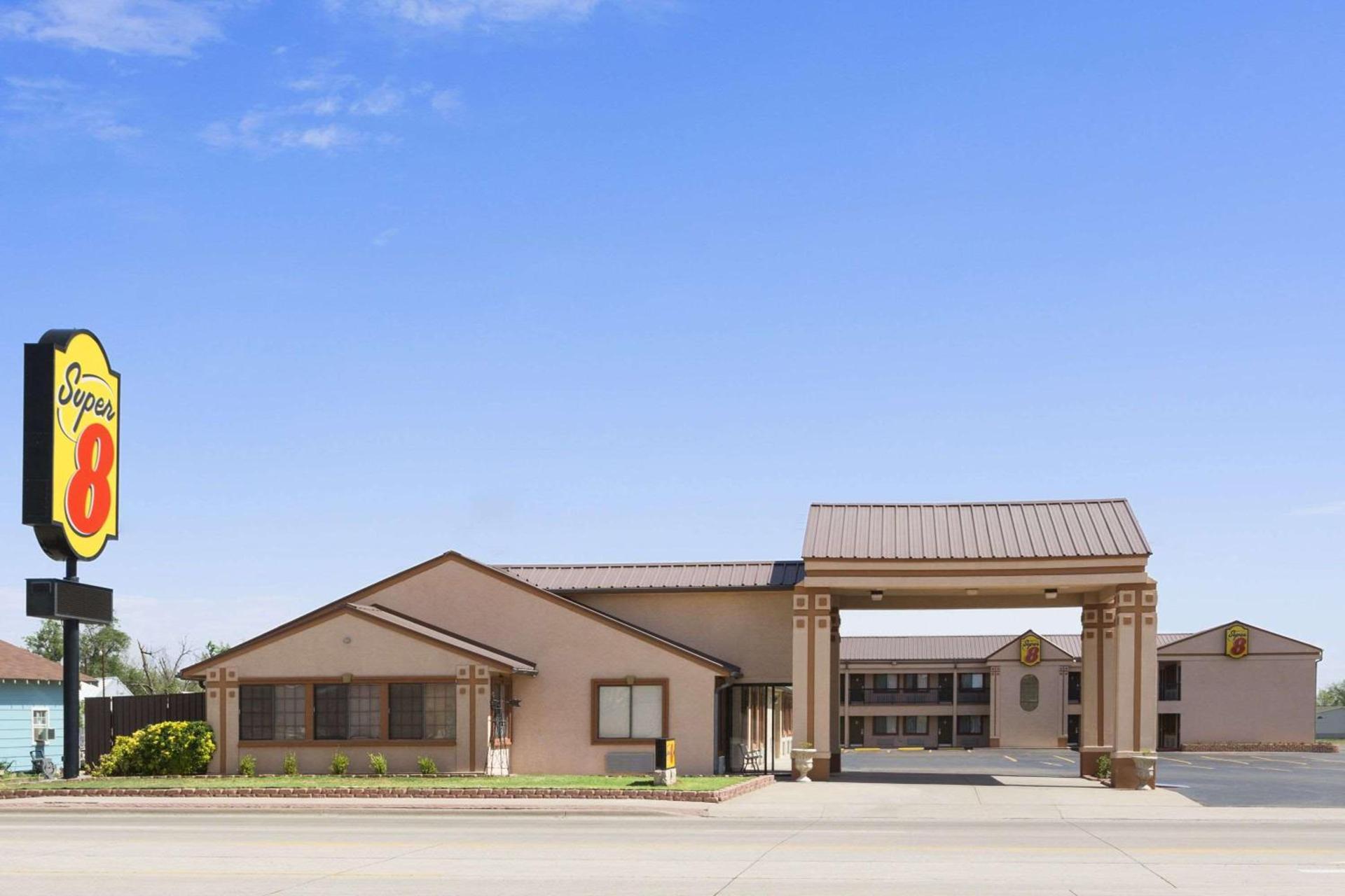 Super 8 by Wyndham Childress photo 19