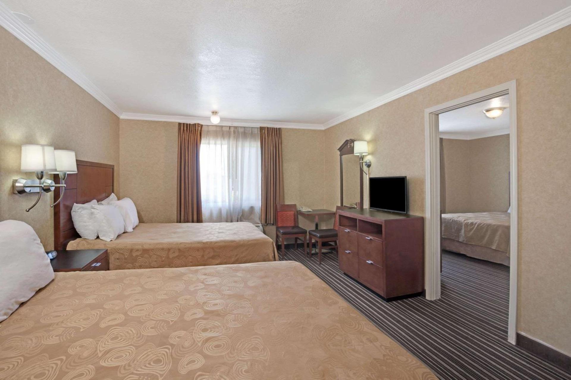 Buena Park Inn photo 10
