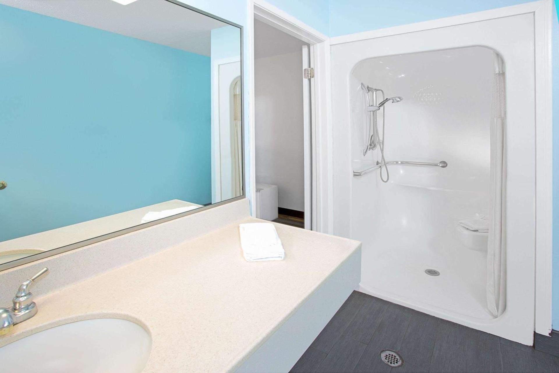 Travelodge by Wyndham Bishop photo 9