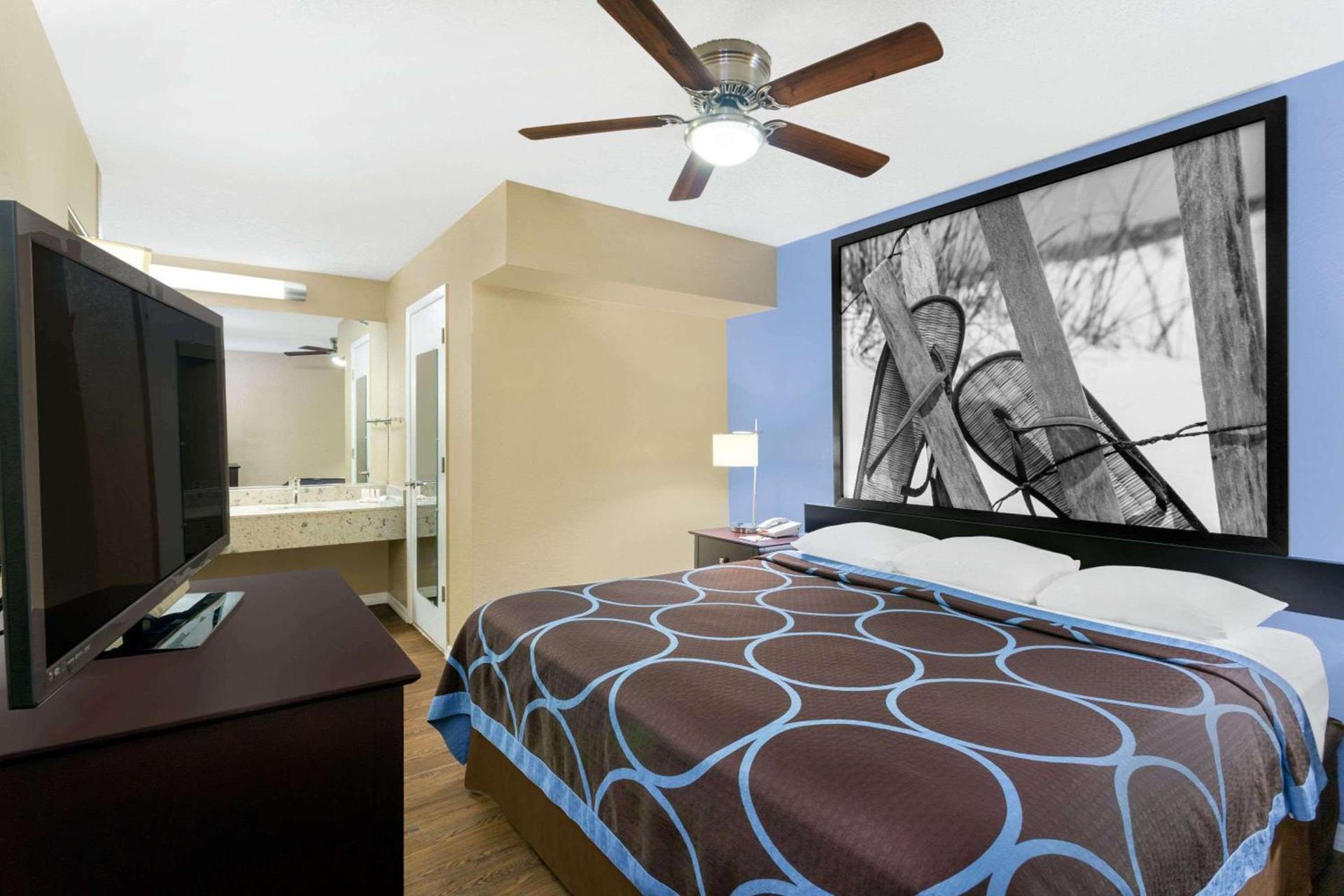 Super 8 by Wyndham Ellenton Bradenton Area photo 9