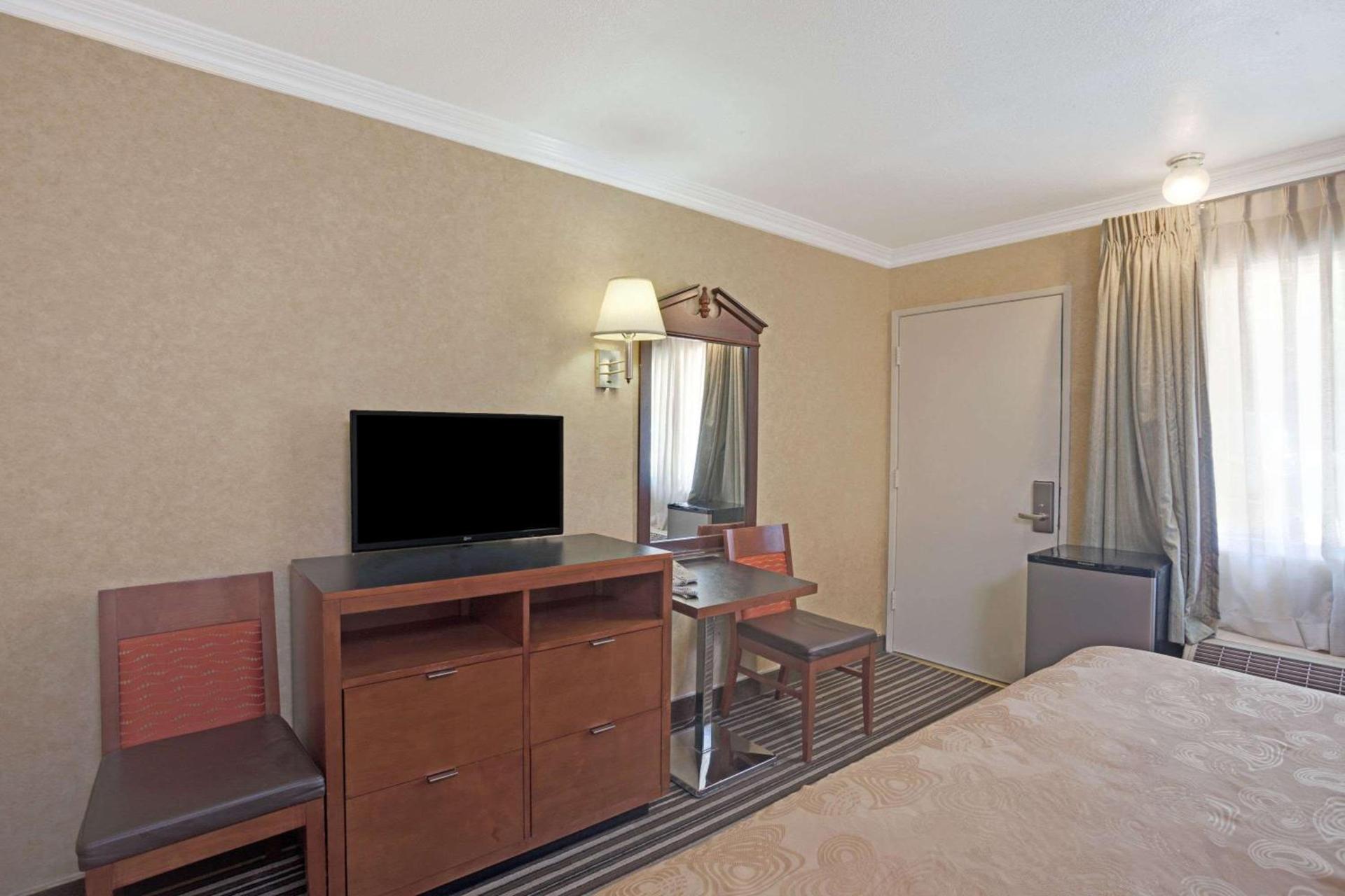 Buena Park Inn photo 7