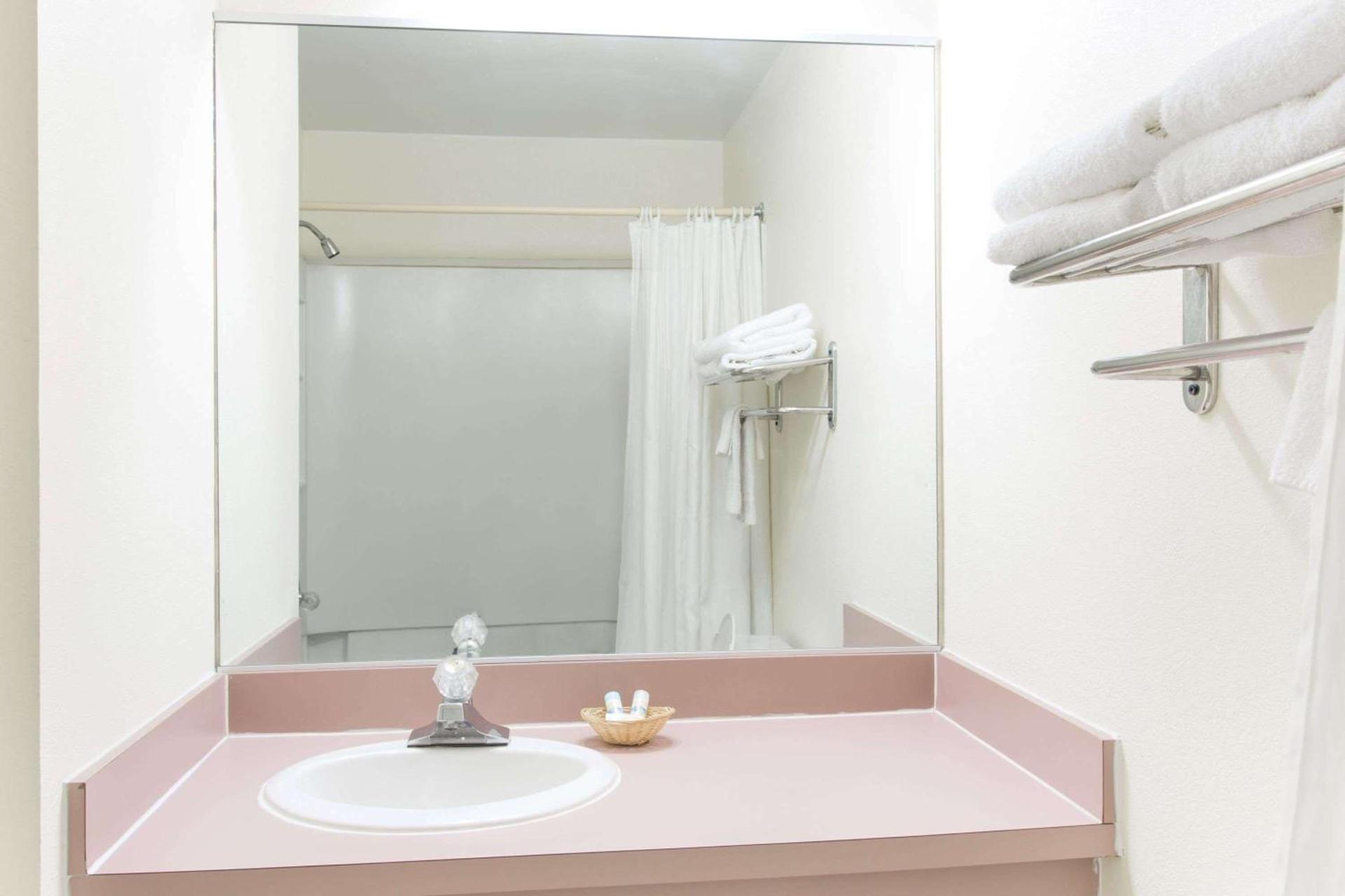 Knights Inn Virginia Beach Lynnhaven photo 10