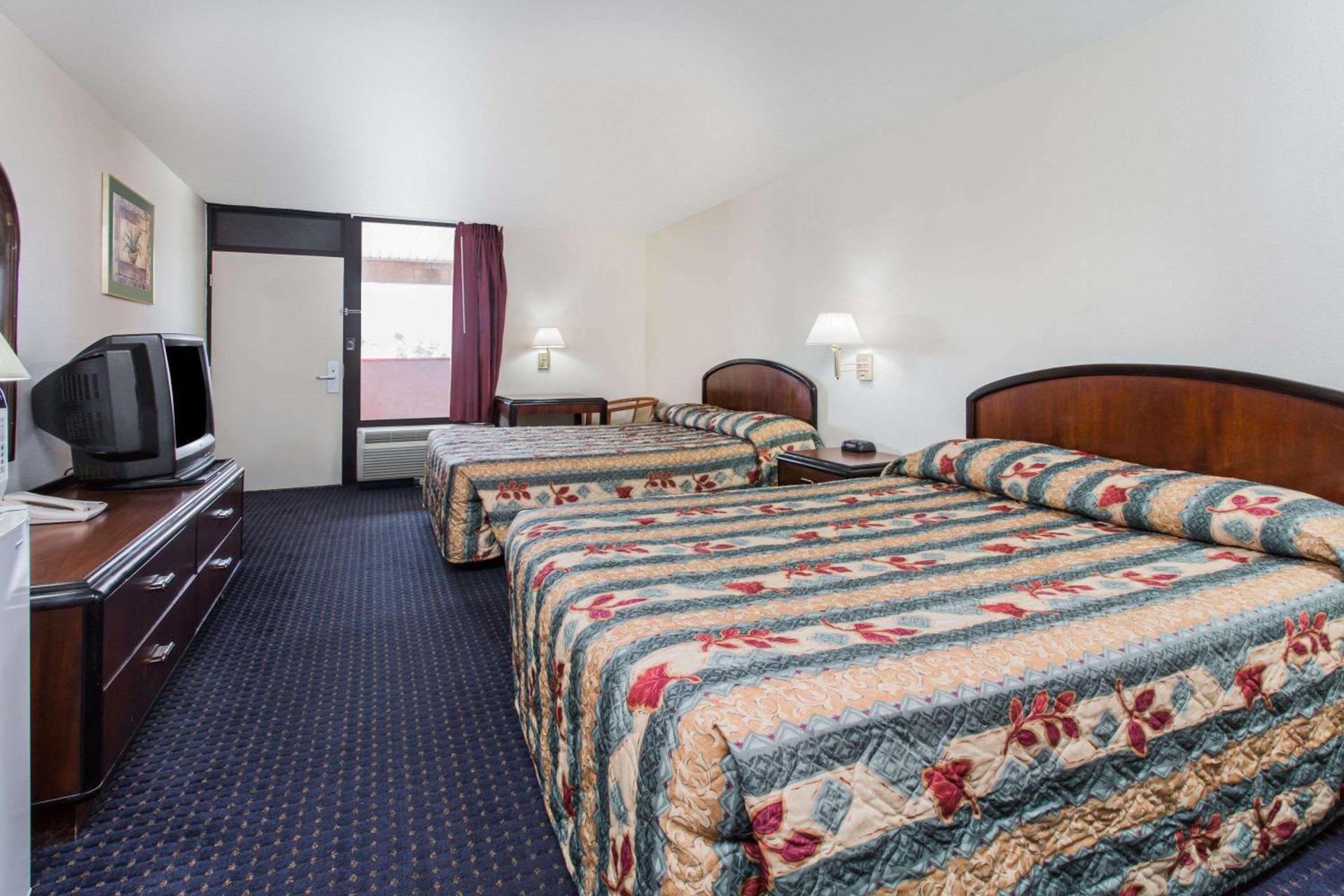 Knights Inn Virginia Beach Lynnhaven photo 12