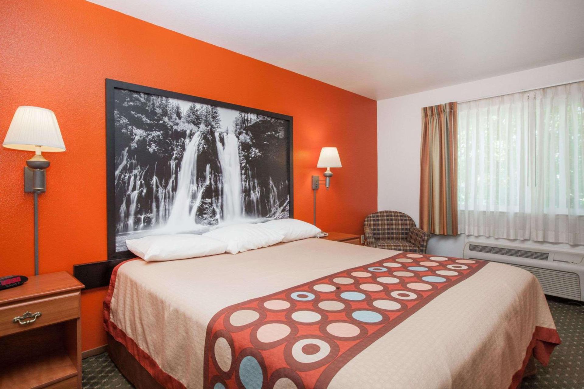 Super 8 by Wyndham Cloverdale Wine Country photo 10