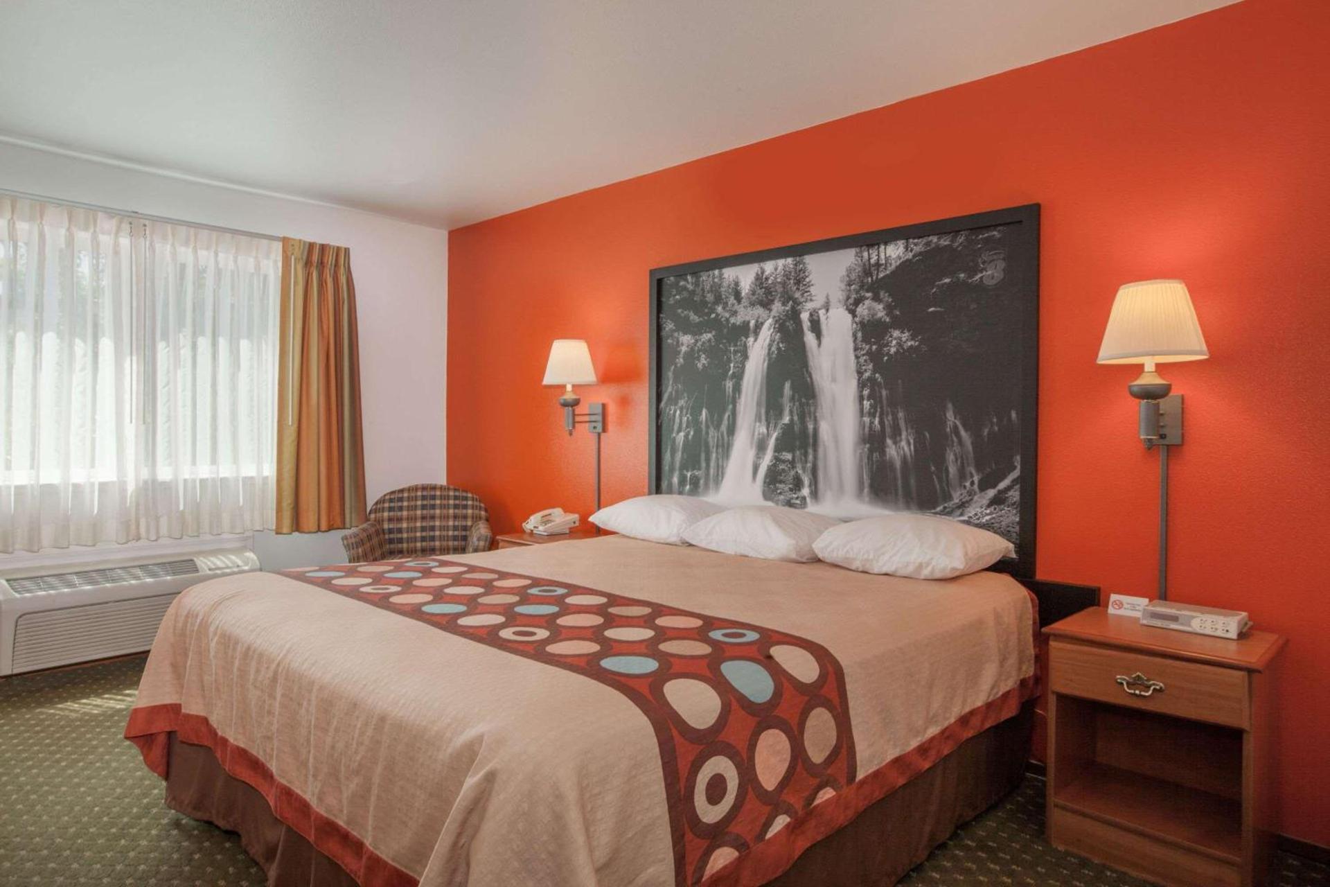 Super 8 by Wyndham Cloverdale Wine Country photo 9