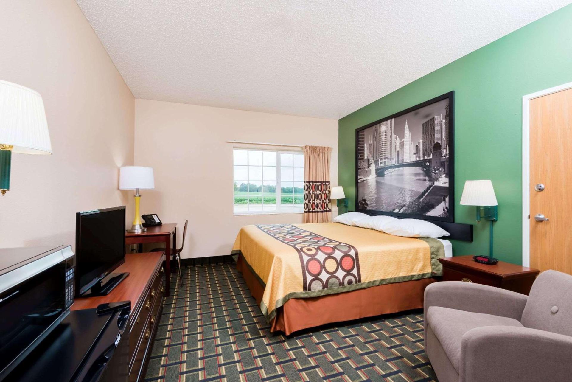 Super 8 by Wyndham Mt. Carmel IL photo 7