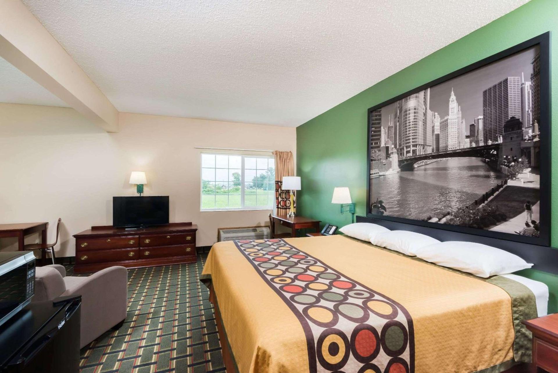 Super 8 by Wyndham Mt. Carmel IL photo 11