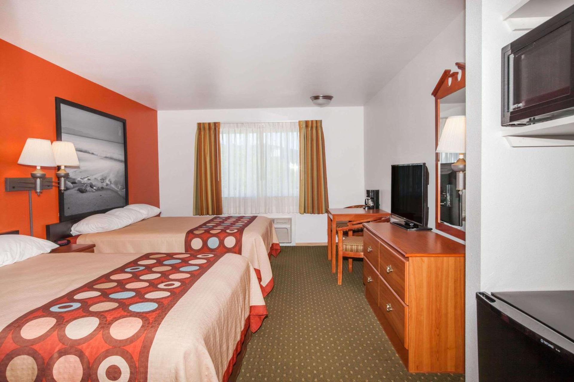 Super 8 by Wyndham Cloverdale Wine Country photo 7