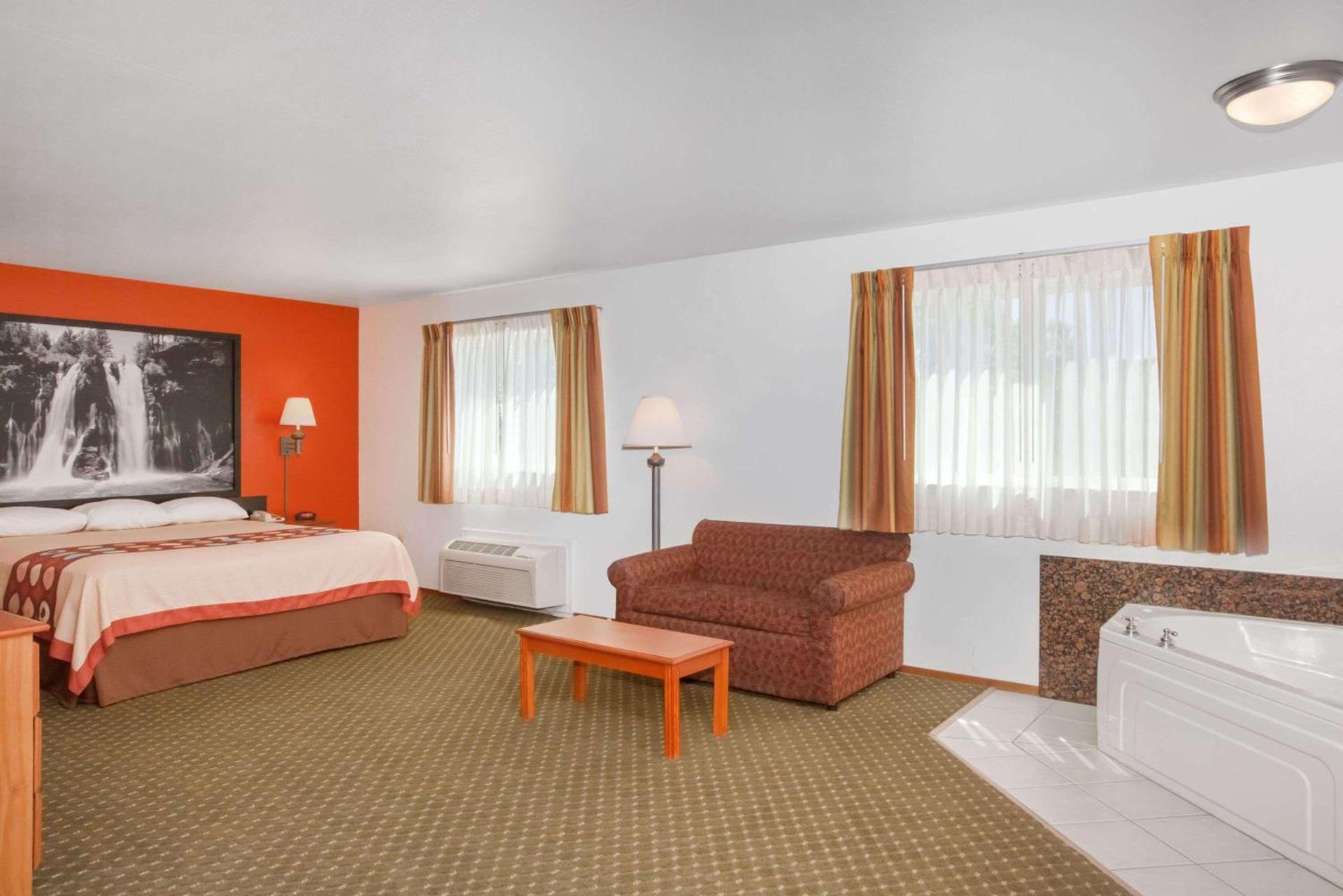 Super 8 by Wyndham Cloverdale Wine Country photo 11