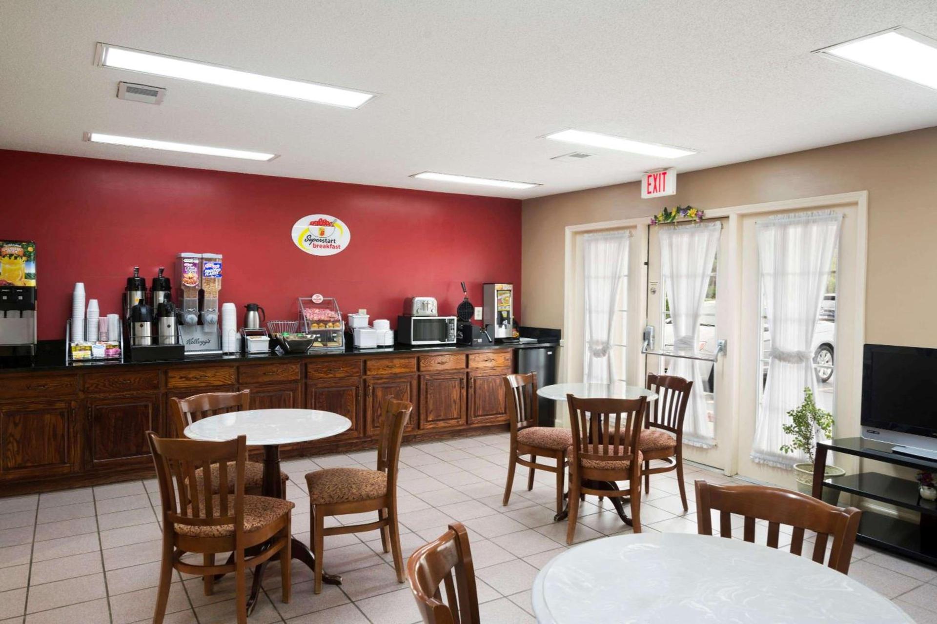 Super 8 by Wyndham Garner/Clayton/Raleigh photo 13