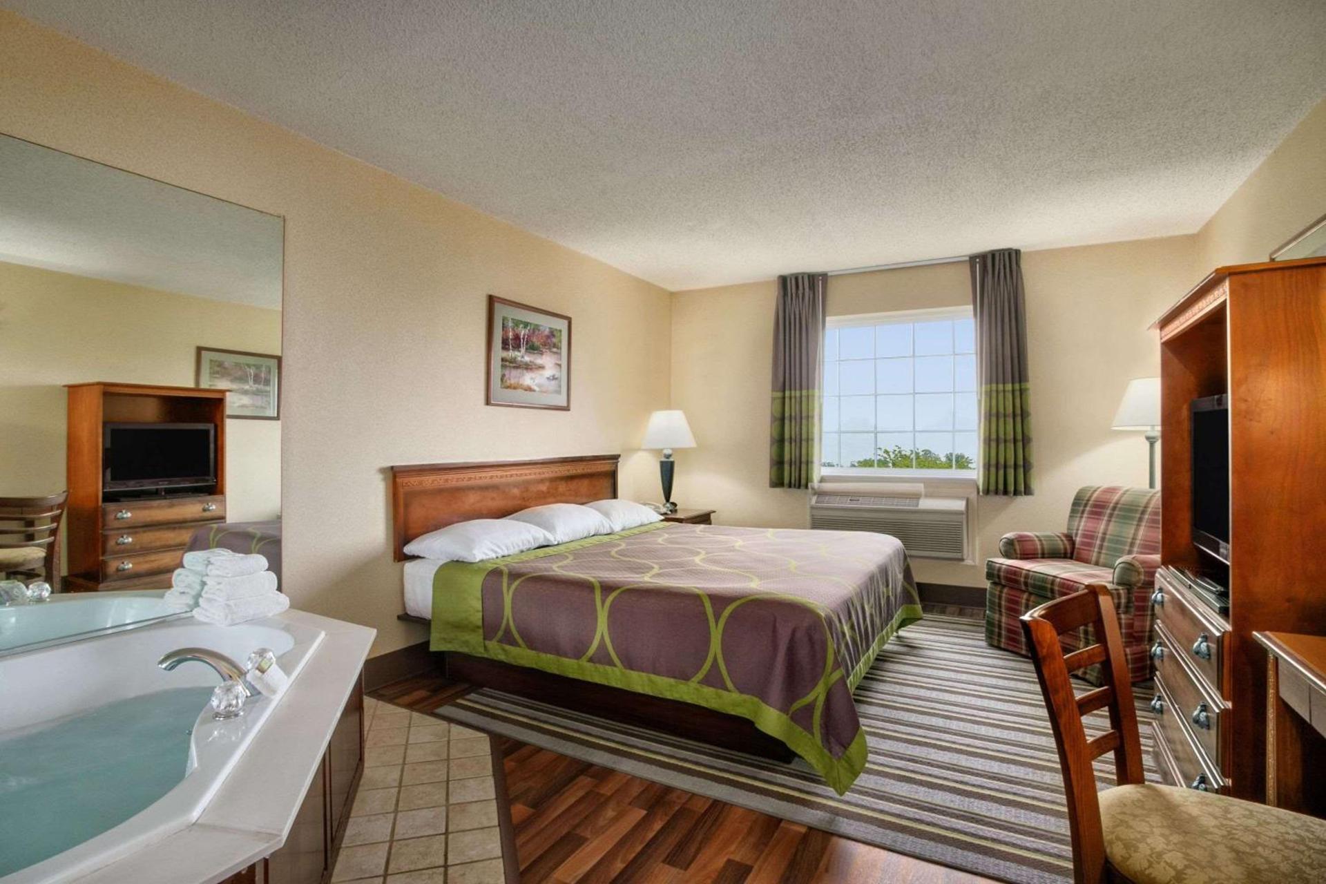 Super 8 by Wyndham Grayville photo 4