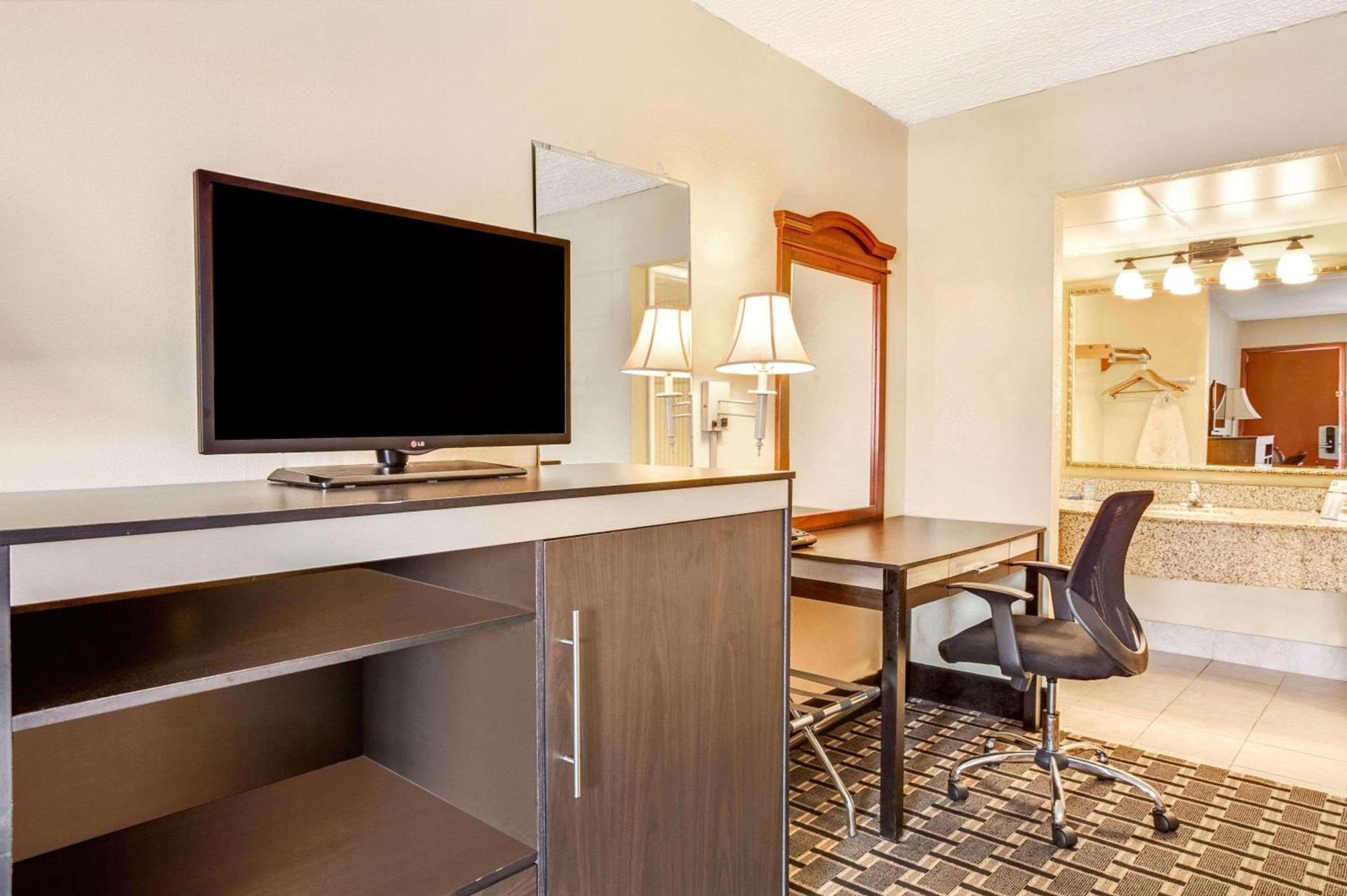 Knights Inn Mount Laurel photo 17