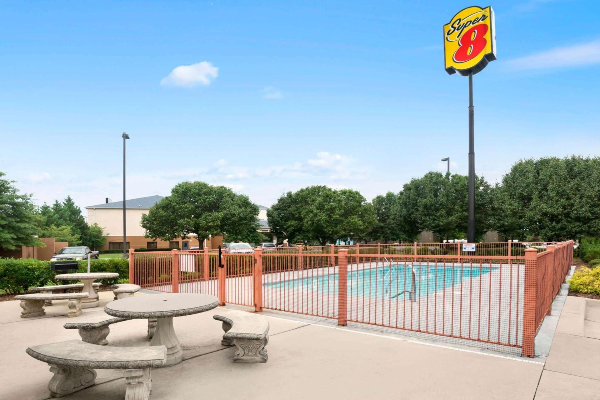 Super 8 by Wyndham Garner/Clayton/Raleigh photo 17