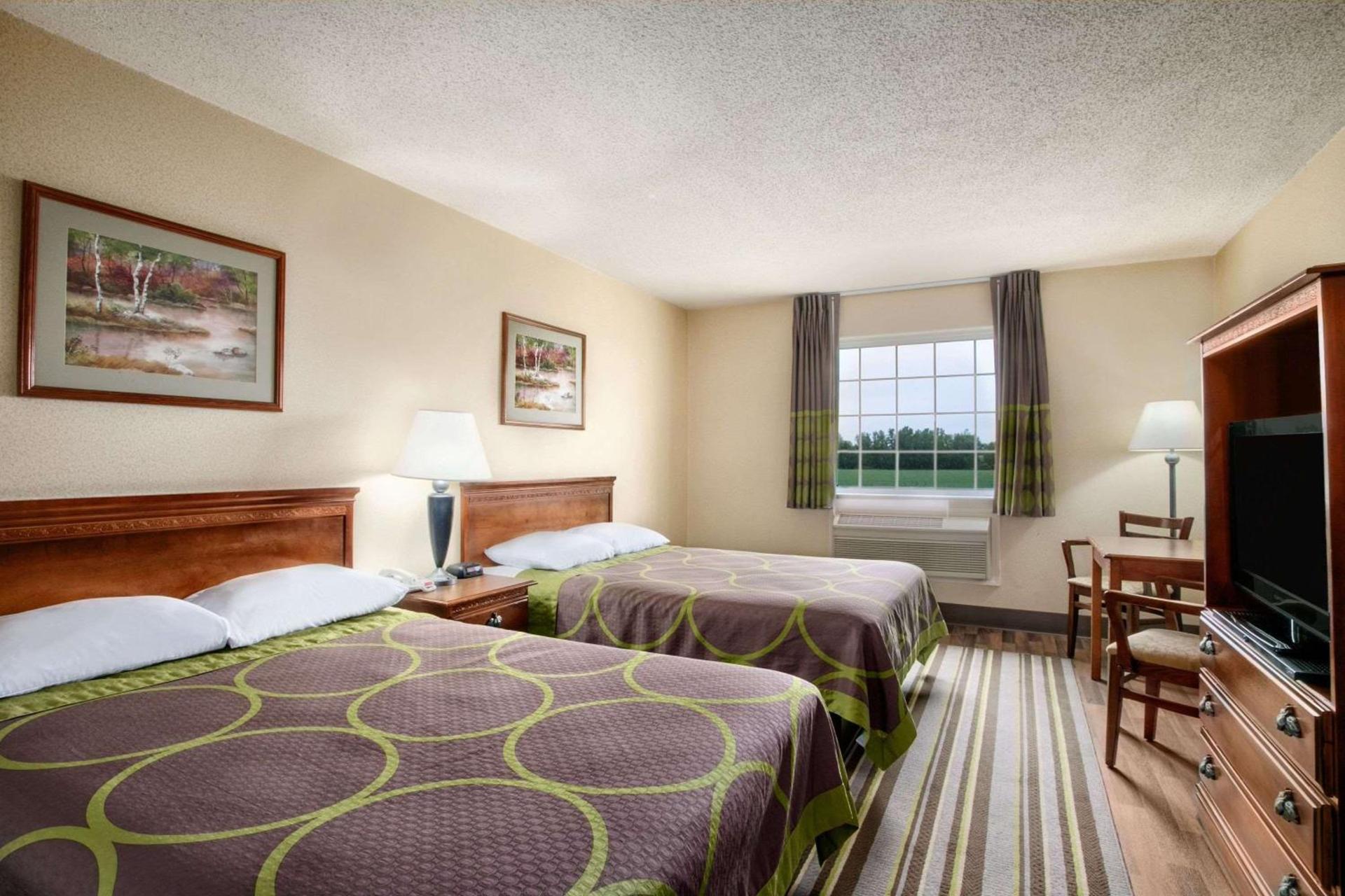 Super 8 by Wyndham Grayville photo 9