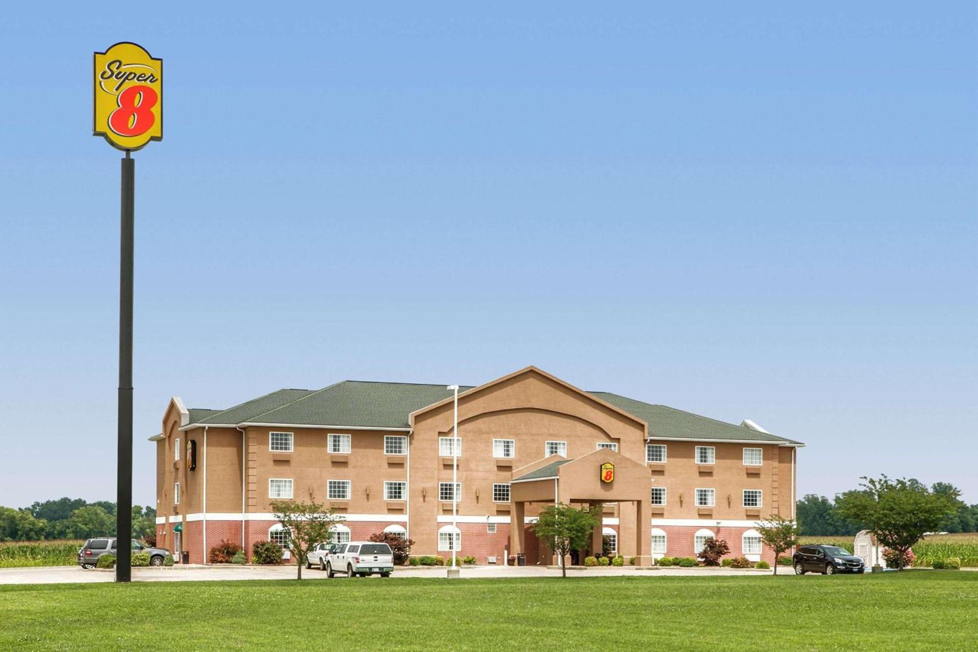 Super 8 by Wyndham Grayville photo 1